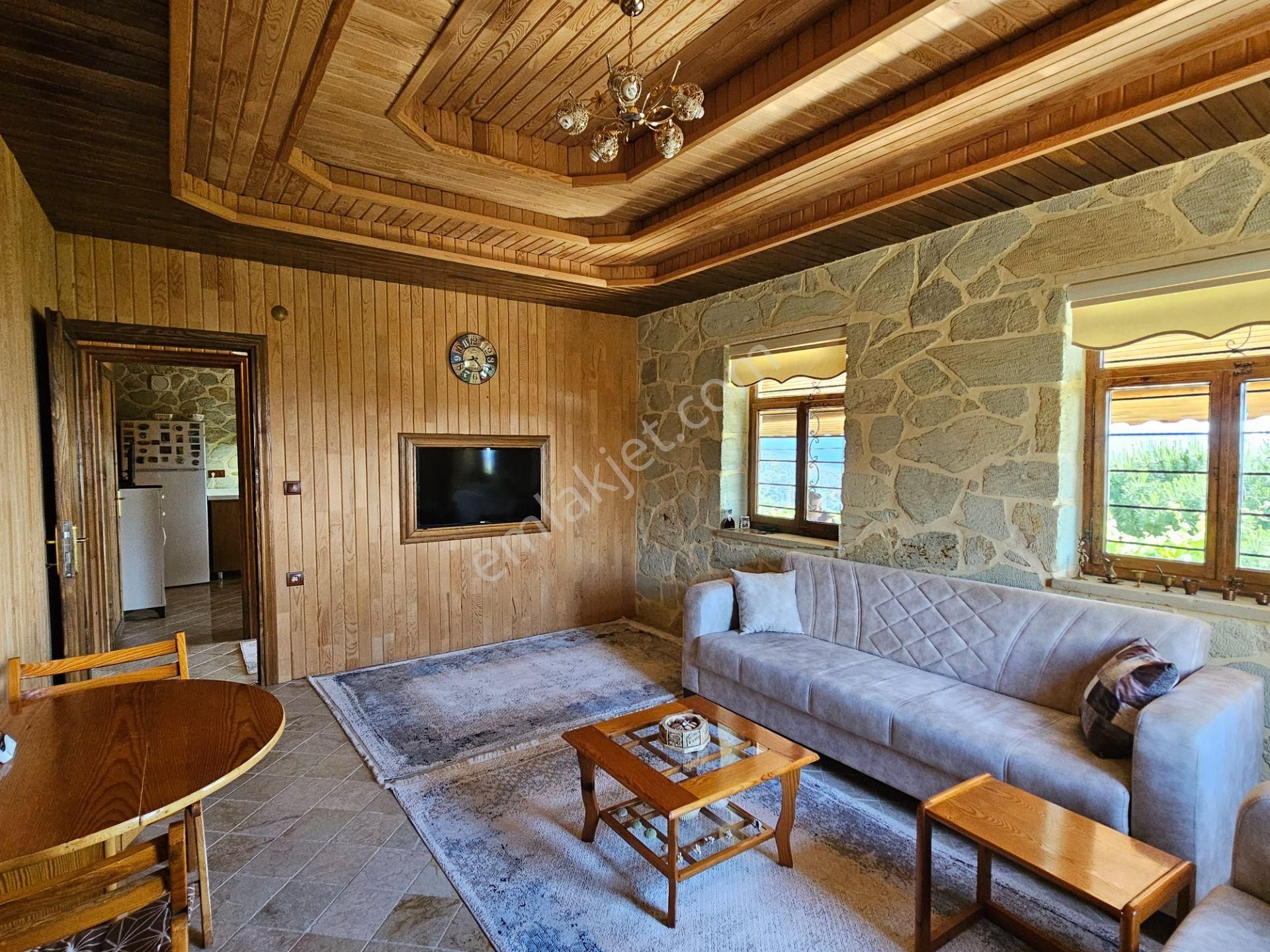 Burhaniye'de Doğanın Kalbinde Deniz Manzaralı Satılık Taş Ev - Görsel 5