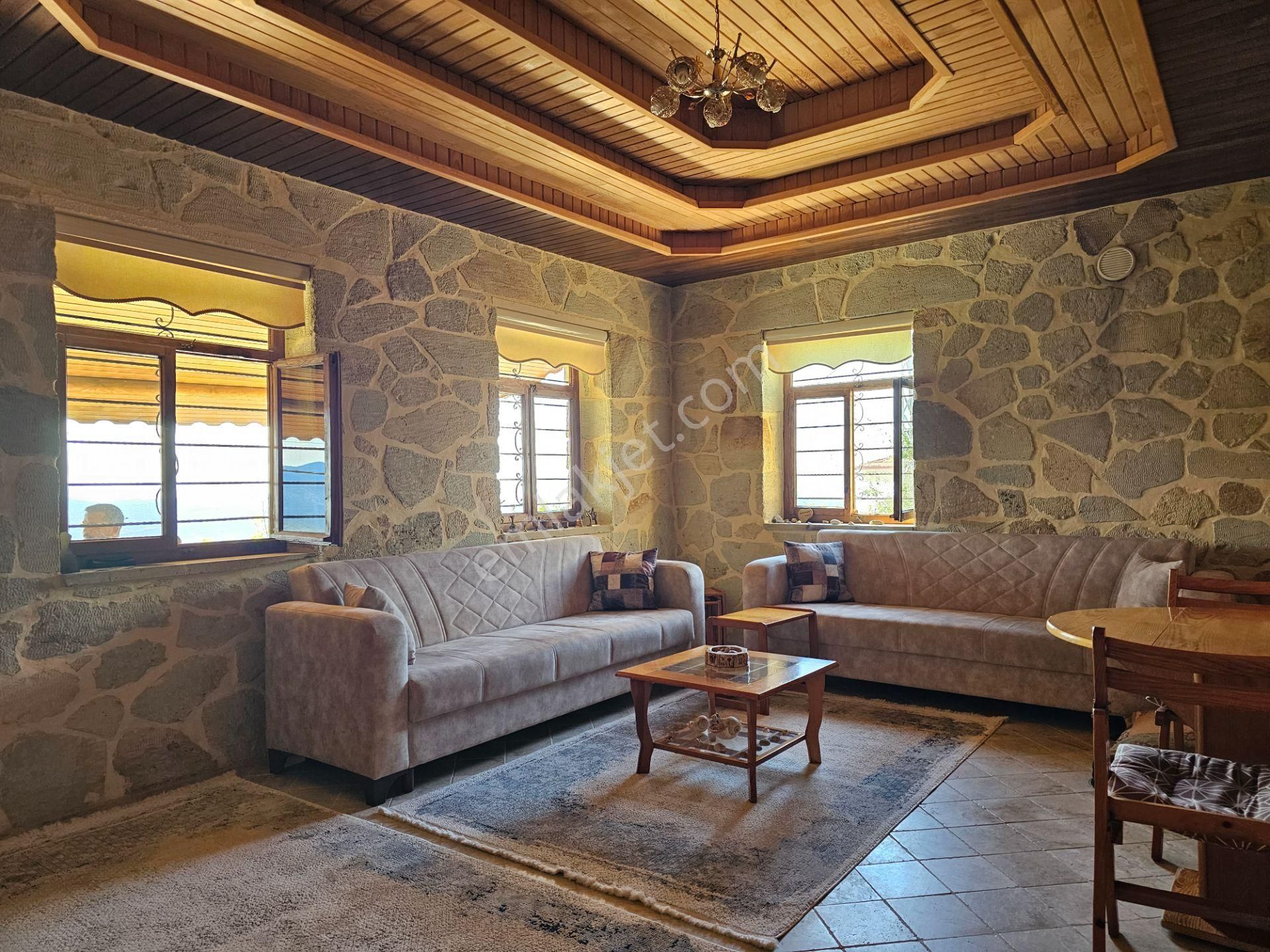 Burhaniye'de Doğanın Kalbinde Deniz Manzaralı Satılık Taş Ev - Görsel 2