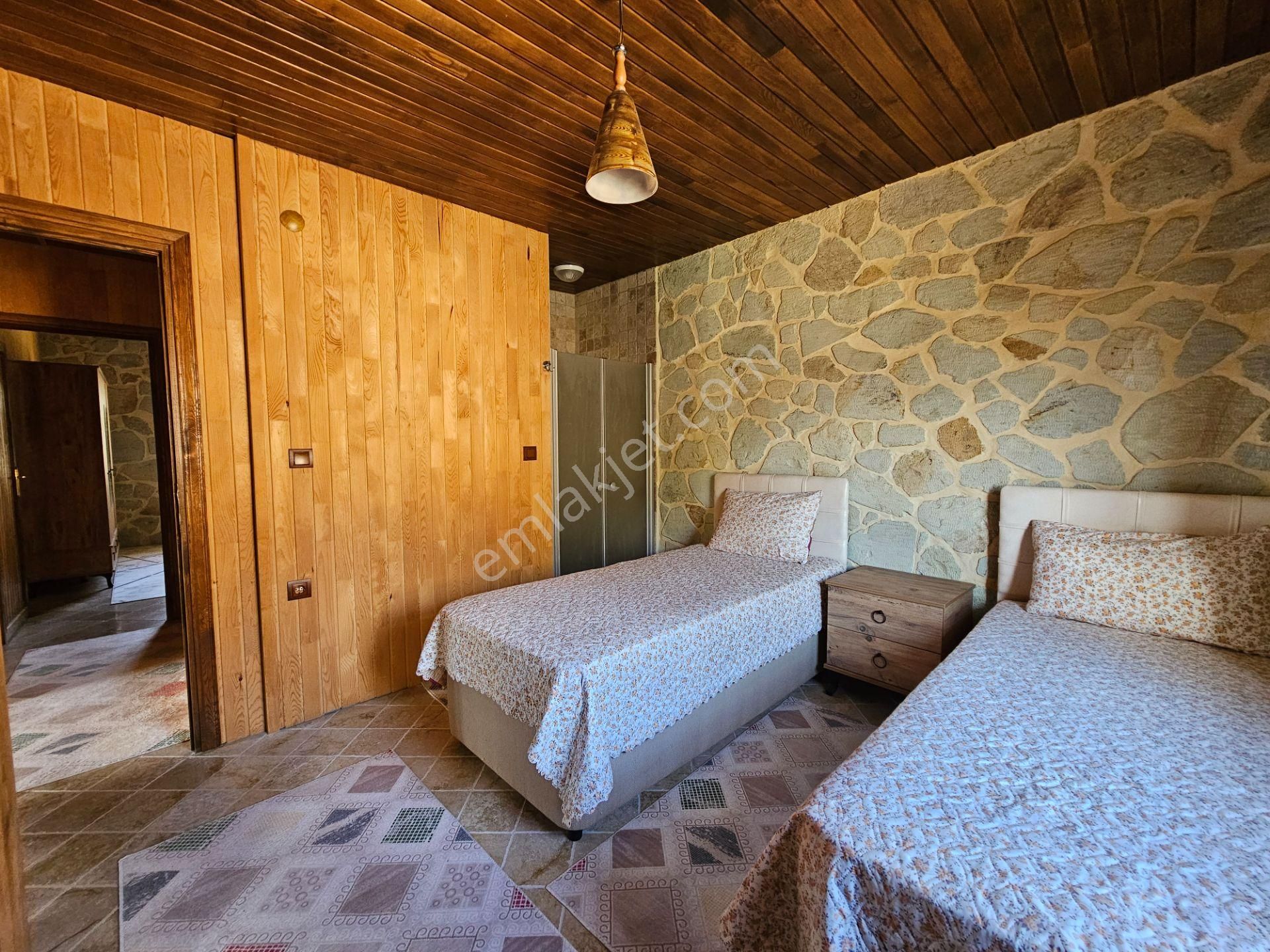 Burhaniye'de Doğanın Kalbinde Deniz Manzaralı Satılık Taş Ev - Görsel 15