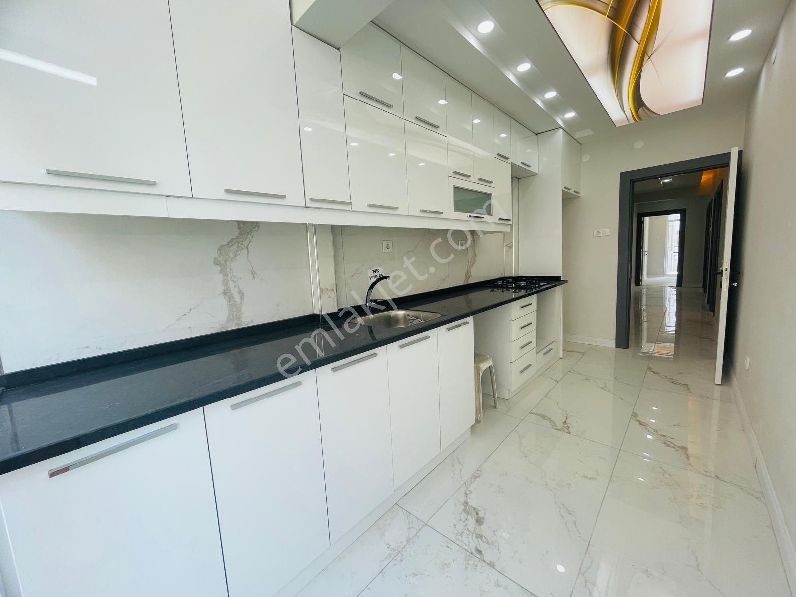 Ulus 'ta Ana Cadde Yakını İçi Full Yapılı Asansörlü 2+1