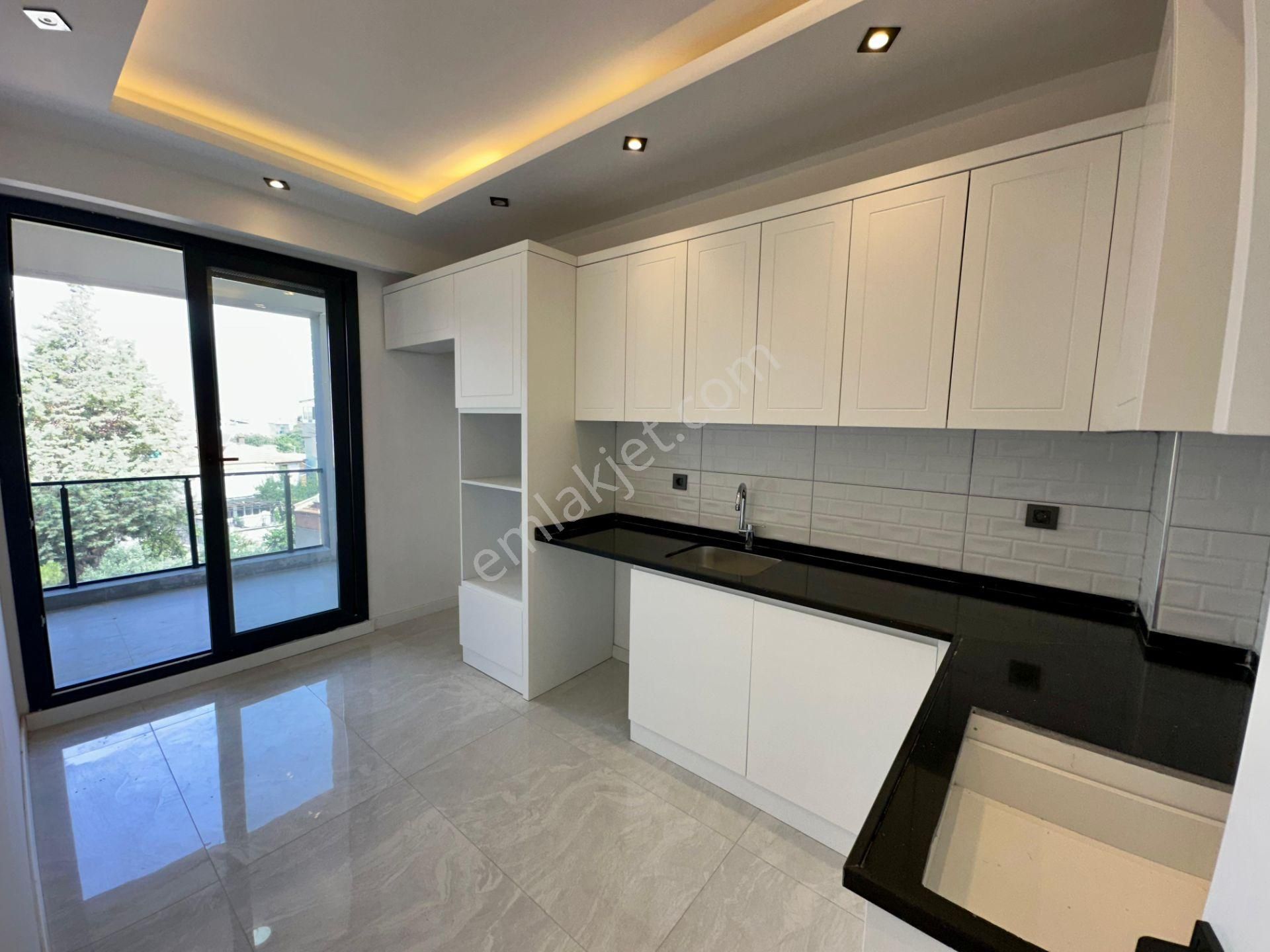 Gerzele Mahallesinde Cadde Üzeri Sıfır Satılık 3 Adet 2+1 90m2 Daireler