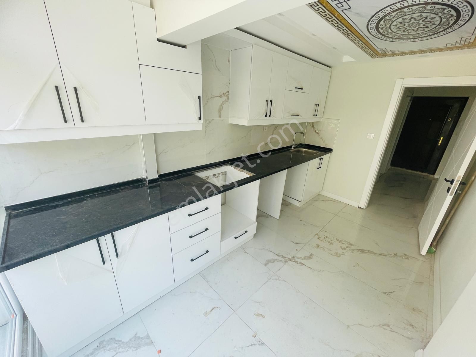 Özdilek Avm Karşısı İçi Full Yapılı Asansörlü 2+1