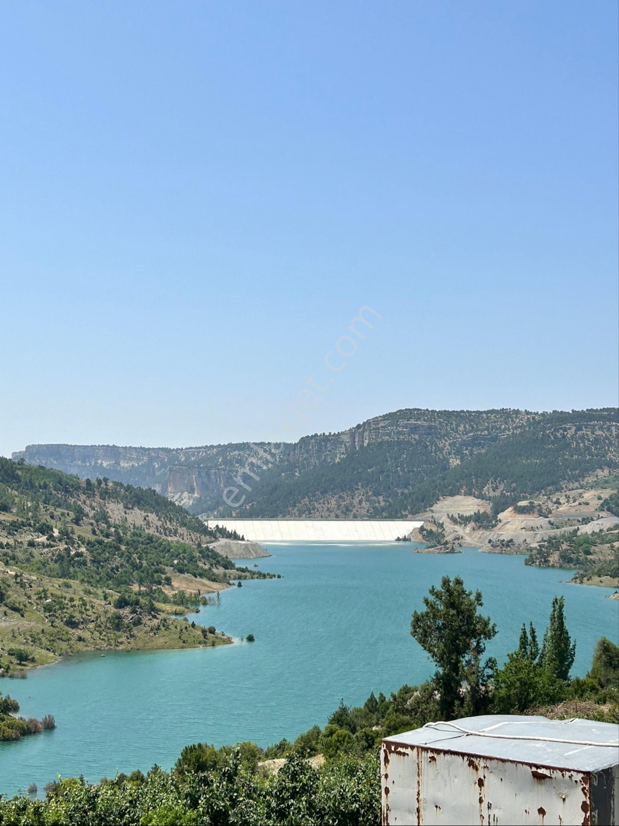 Sorgun Yaylasında Baraj Manzaralı 2700 M2 Yer