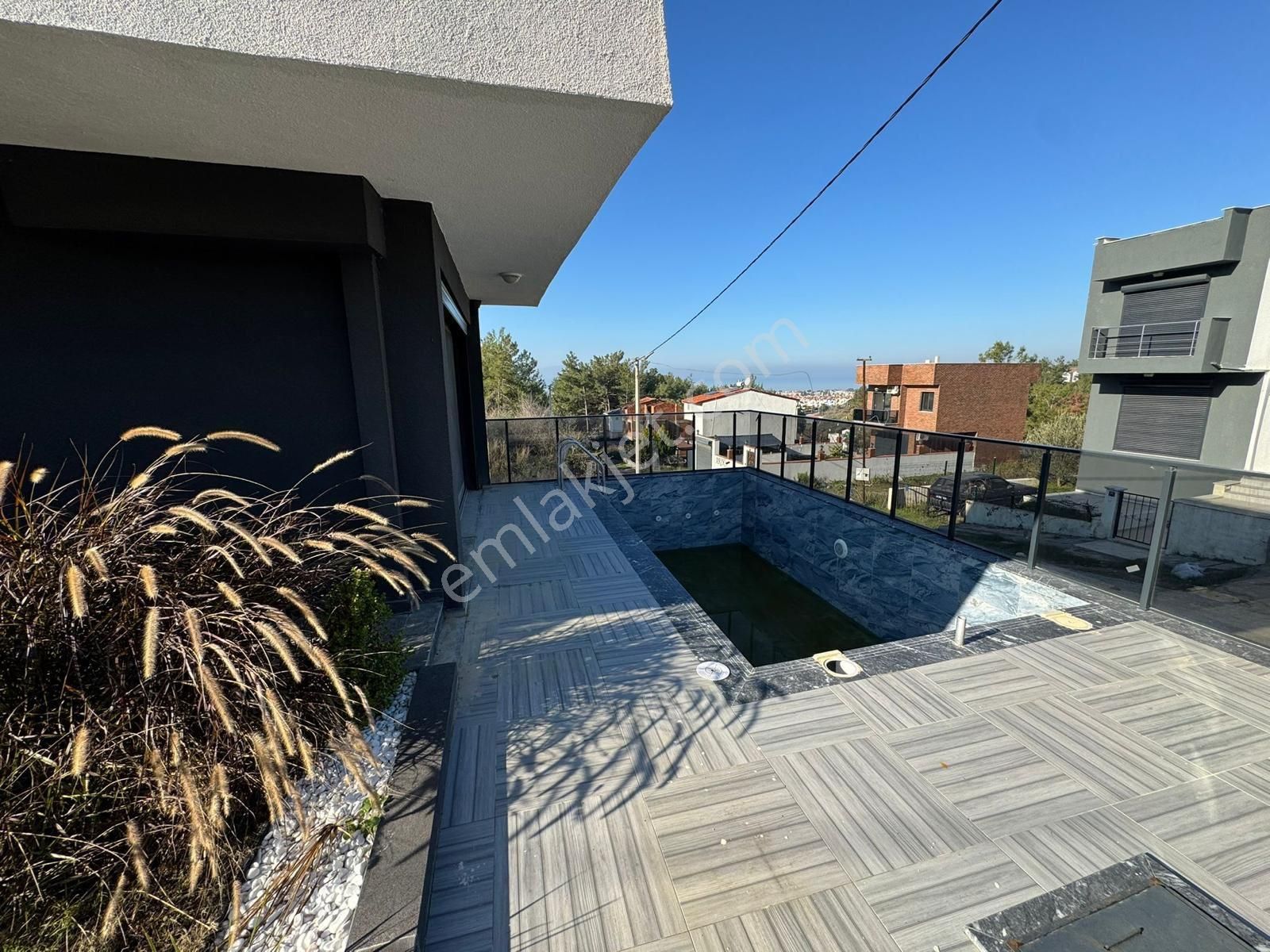 Özel Havuzlu Kapalı Otoparklı Villa