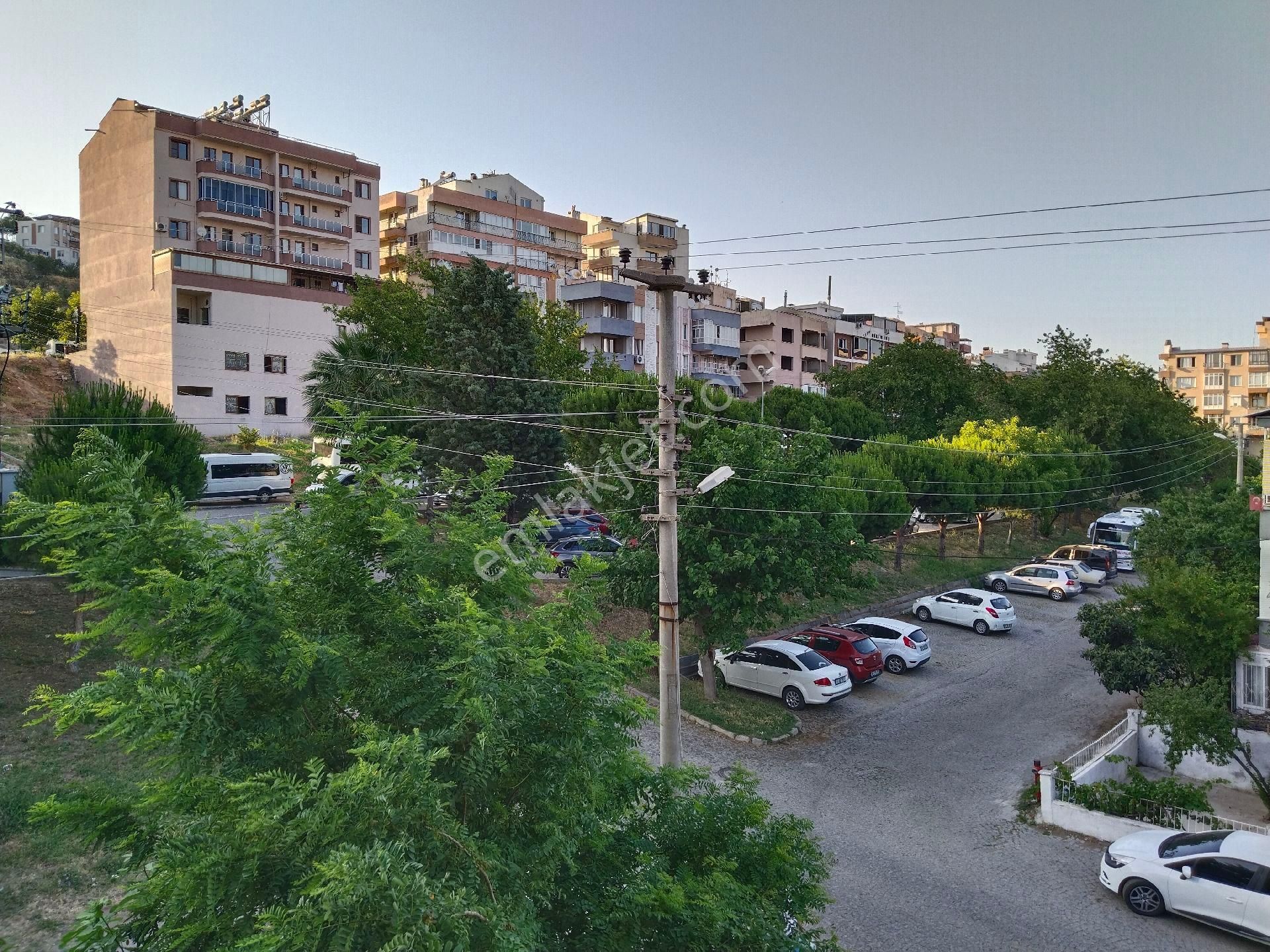 Bergama Fatih Mah Doğalgazlı Ara 2.kat 3+1 Geniş Kiralık Daire