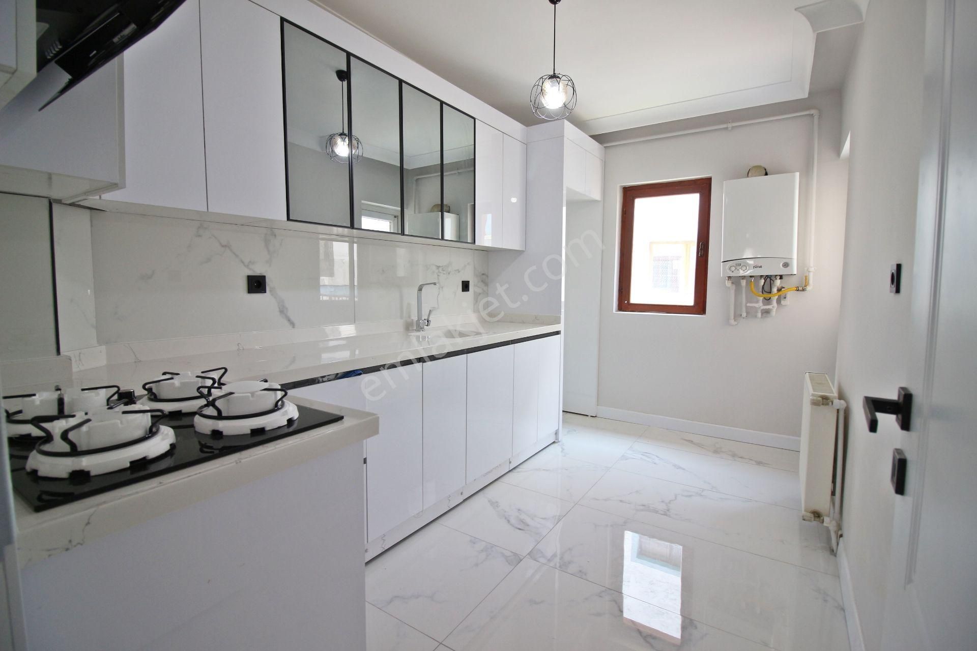 Süvari'de Ara Katta Ön Cephe 3+1 Ful Yapılı Daire