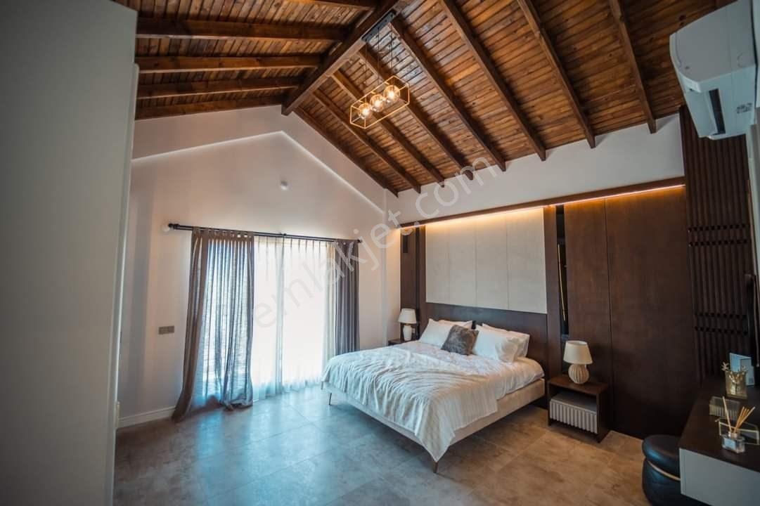 Kusadasinda Müstakil Havuzlu Deniz Manzaralı Yazlık Villa - Görsel 14