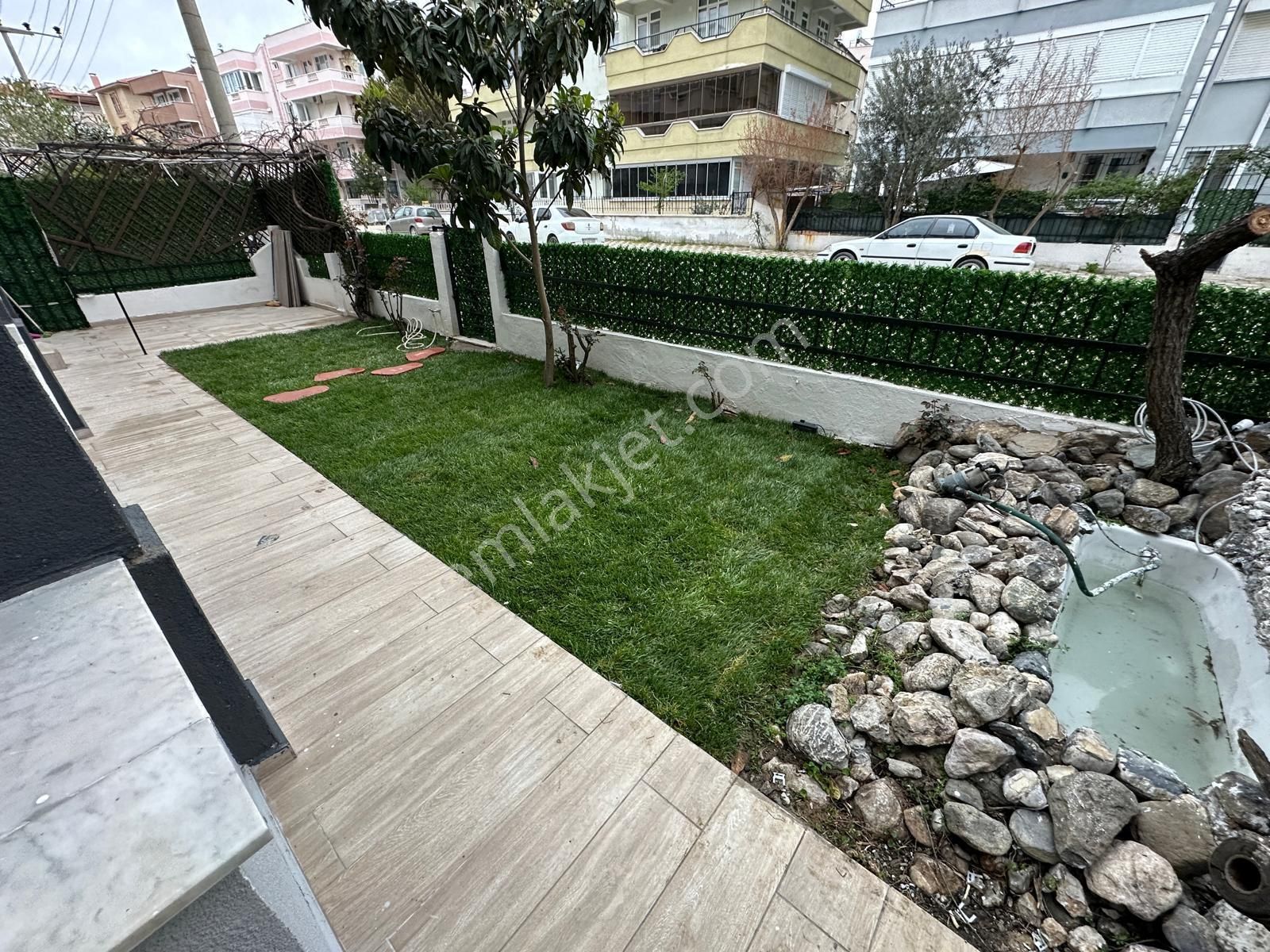 Dora Dan Satılık Akçay Merkezde 55m2 Bahçeli Ön Cephe 3+1 Daire