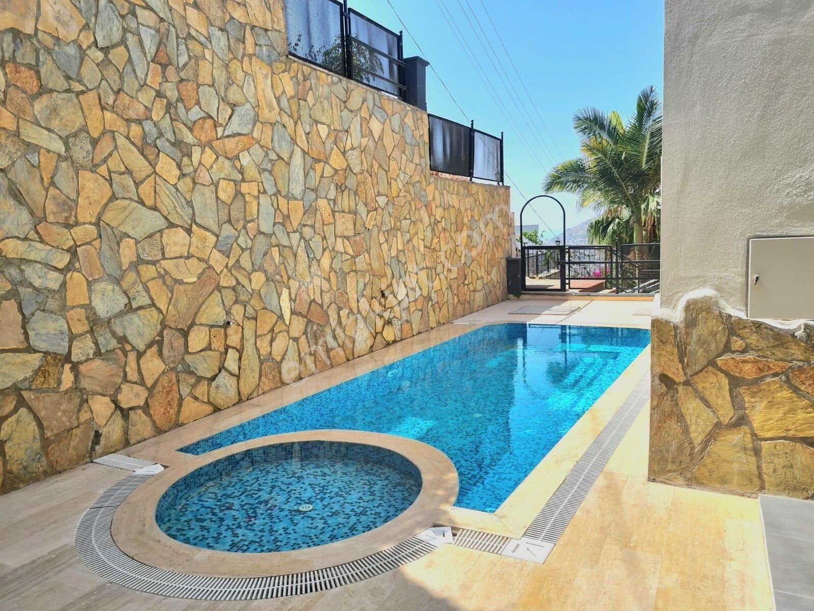 Alanya Bektaş Müstakil Havızlu Satılık Villa