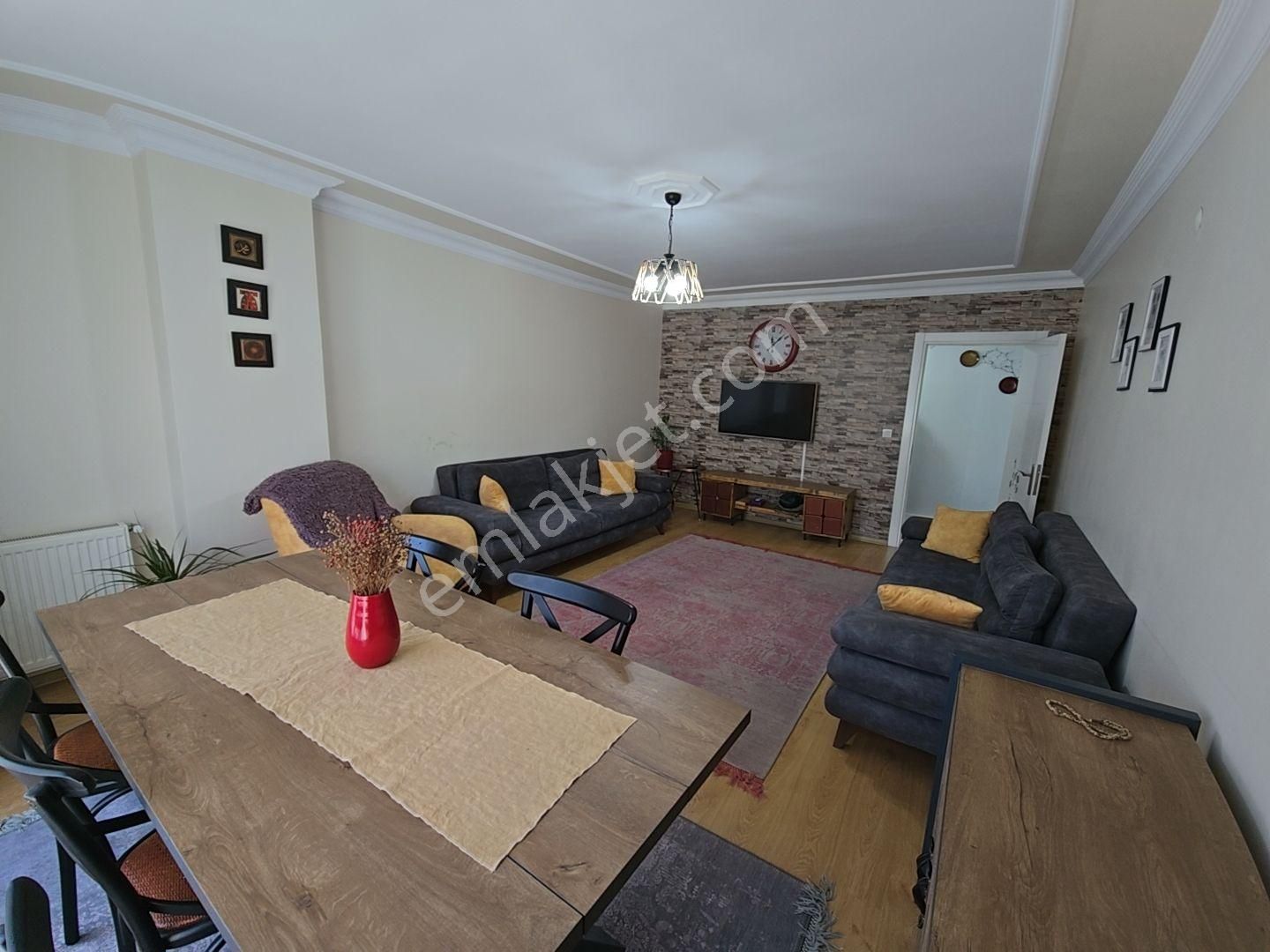 Premardan Cadde Üzeri Satılık Arakat 3+1 Daire
