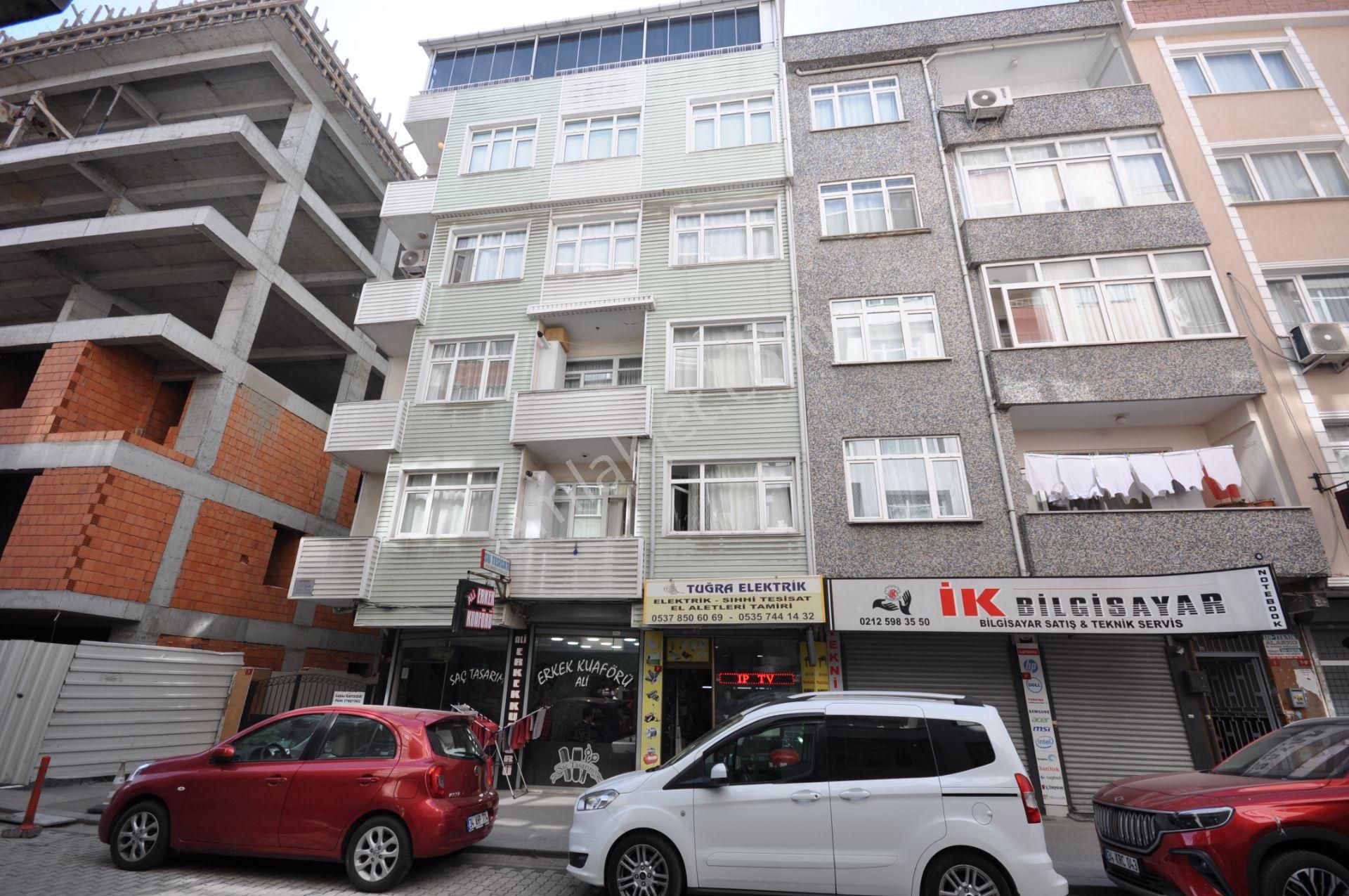 Pyramıd'den Sefaköy'de Merkezi Konumda Komple Satılık Bina