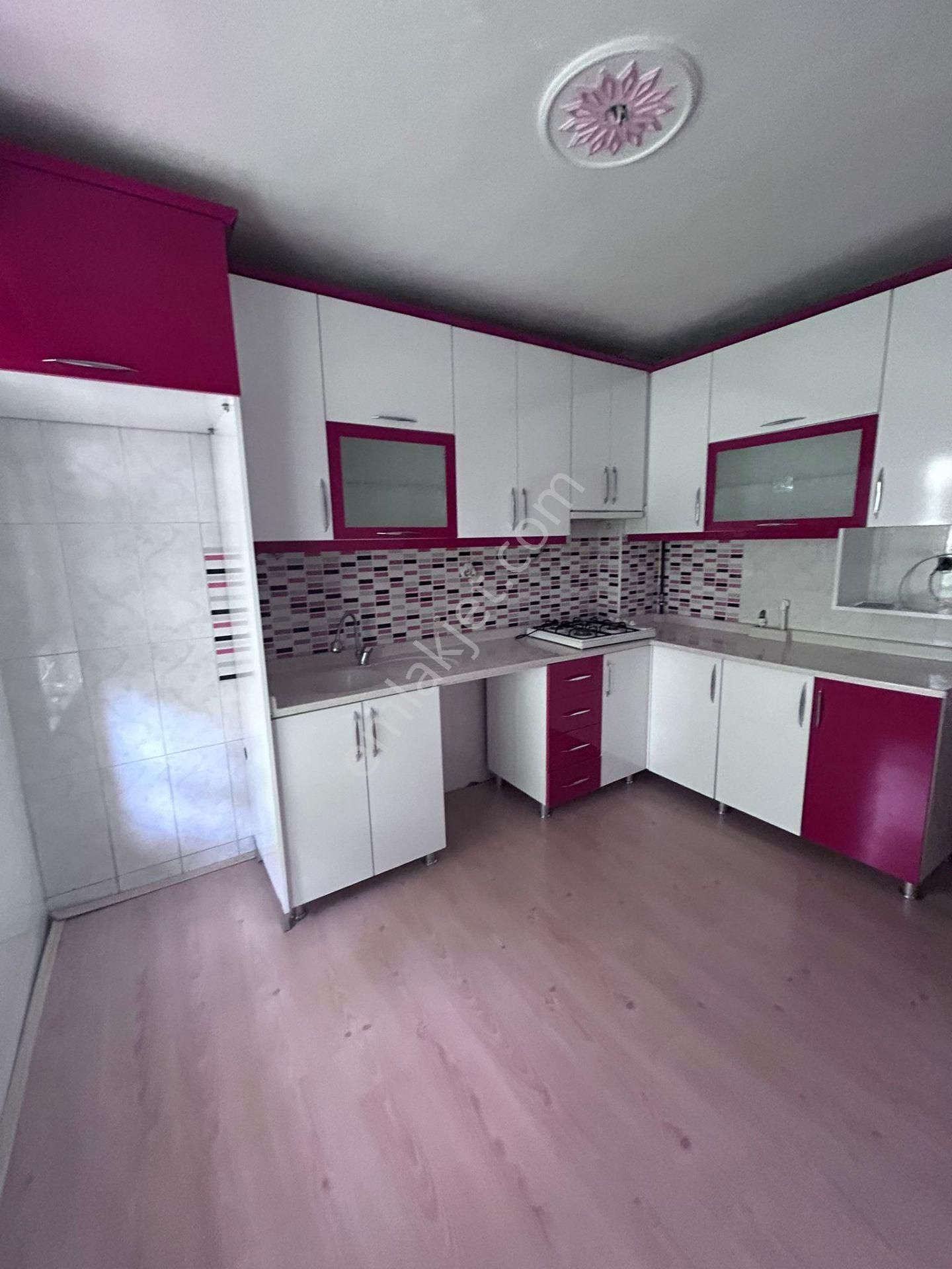 Mamak A.veysel'de Arakat 125 M2 Ön Cephe Mantolamalı Daire..