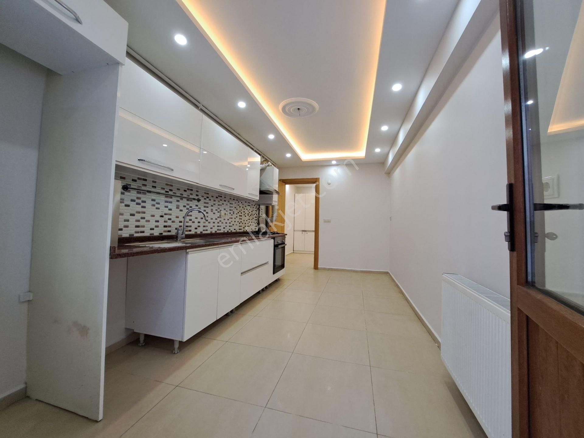 🏡merkezefendi Mahallesi 🏡 ✅2+1 115 M2 5 Katlının Zemin Katı ❇️kombi Petekli