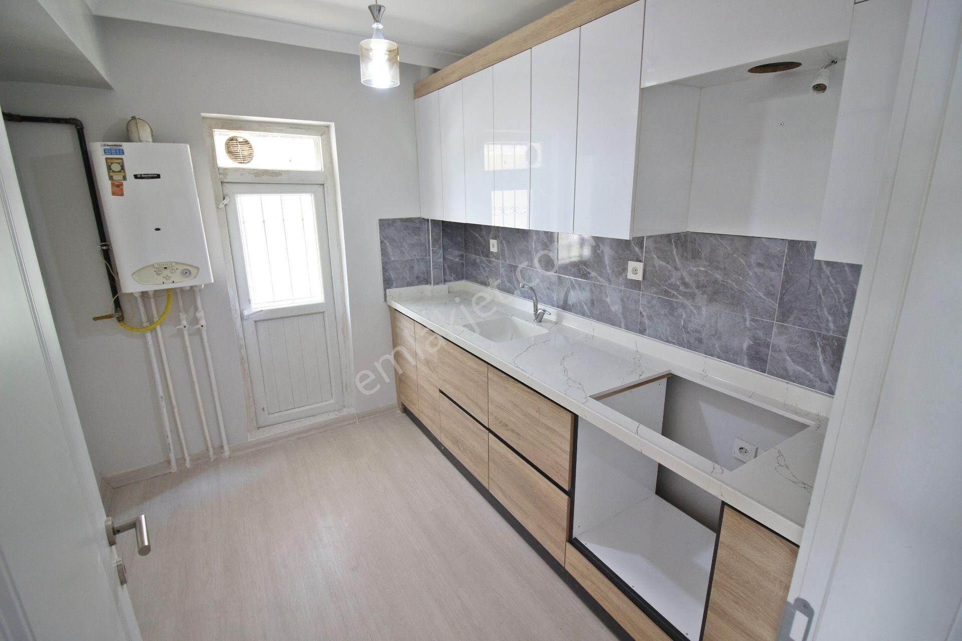 İstasyon Caddesi Yanı Balkonlu Ful Yapılı 2+1 Yüksek Giriş
