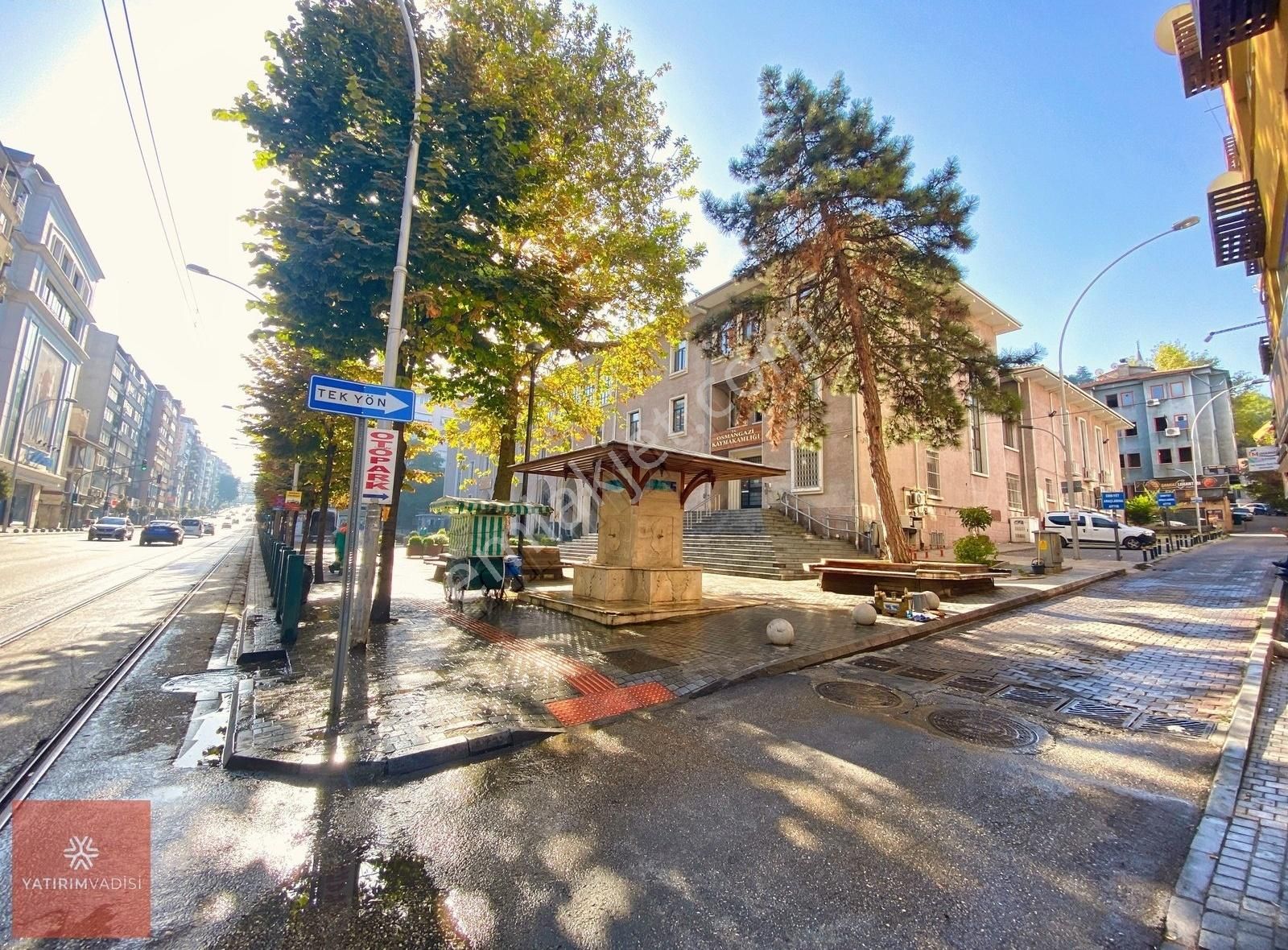 Altıparmak Kaymakamlık Arkası Toplam 370m2 Satılık Boş Dükkanlar
