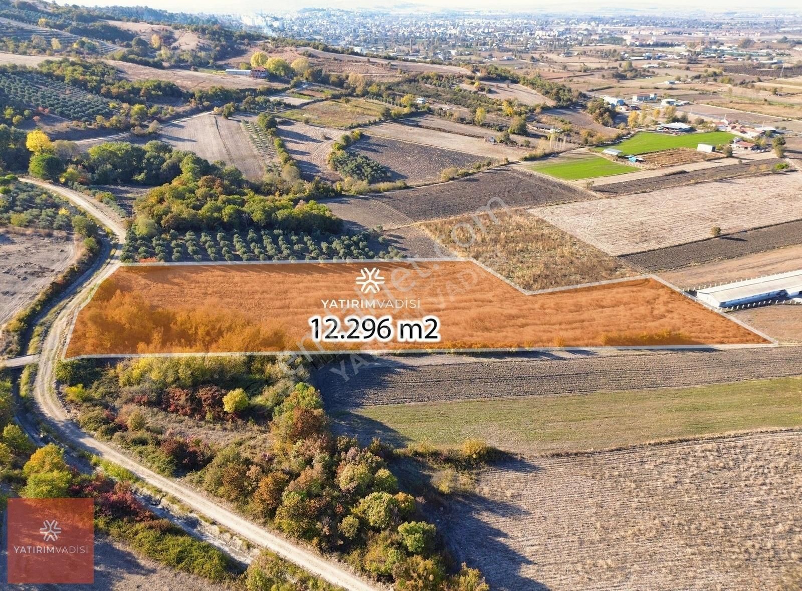 Mkp Lalaşahin'de Resmi Yolu Olan Müstakil Tapulu 12.296 M2 Tarla