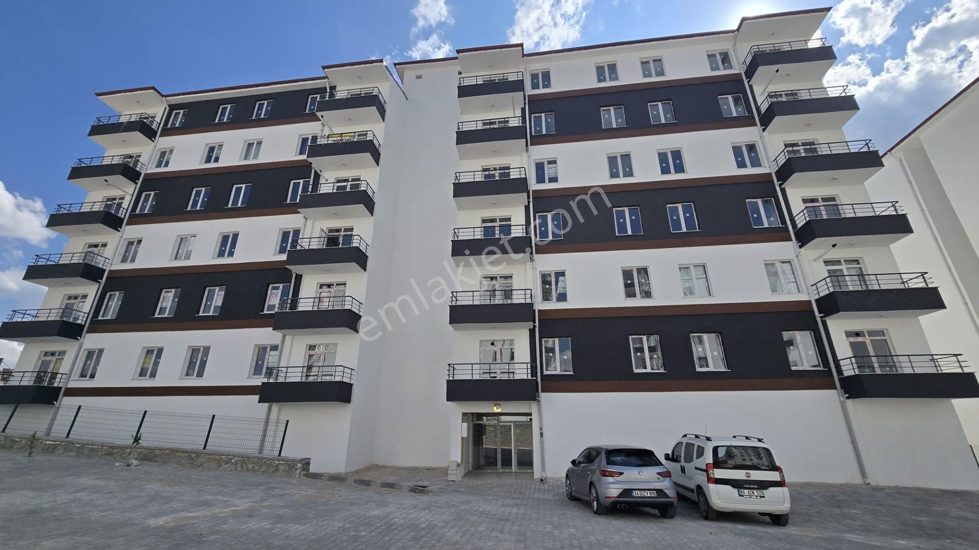 Üniversite Yolunda 2+1 Ful Yapılı Satılık Daire *burcu Emlak*