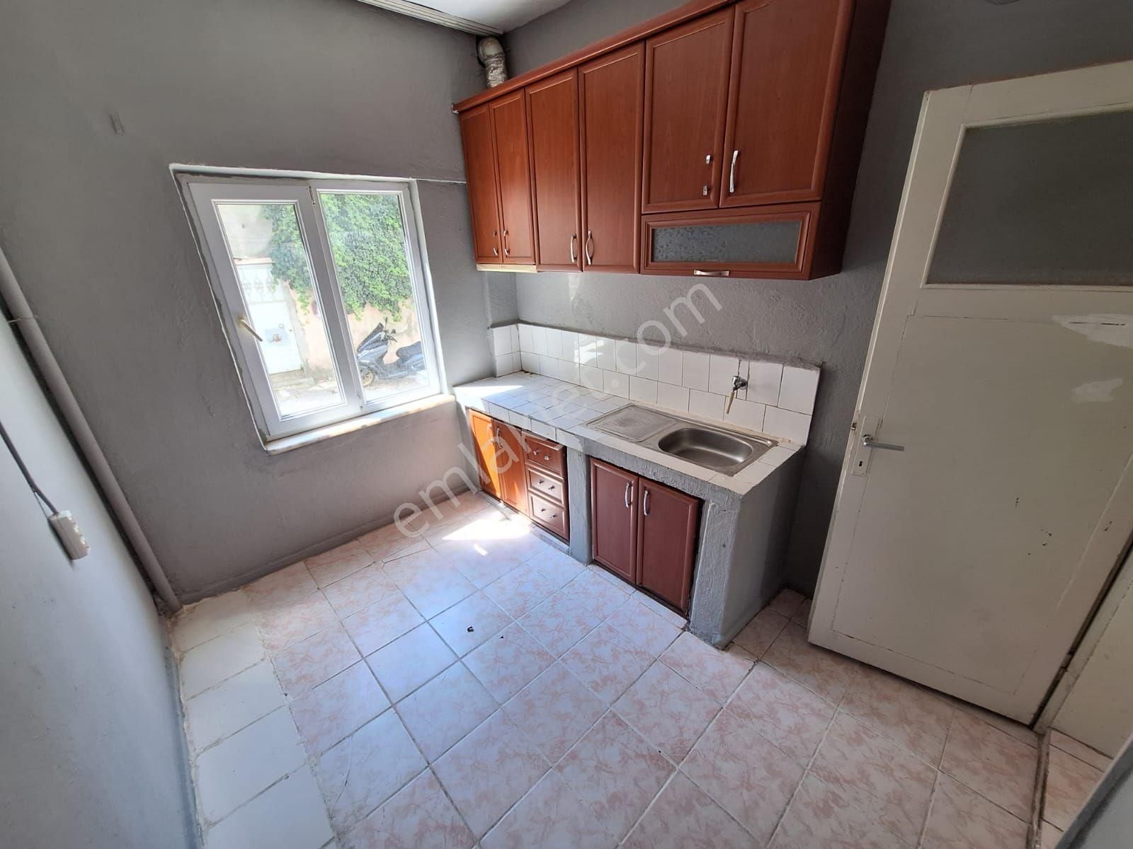 Canyapı'dan Sütlüce Mahallesinde 2+1 Sobalı Kiralık Daire