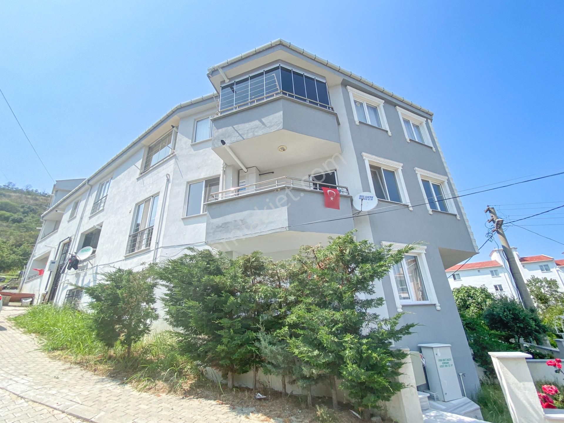 Kumbağ Pazar Sokağına Yakın Geniş Kiralık 1+1 Daire