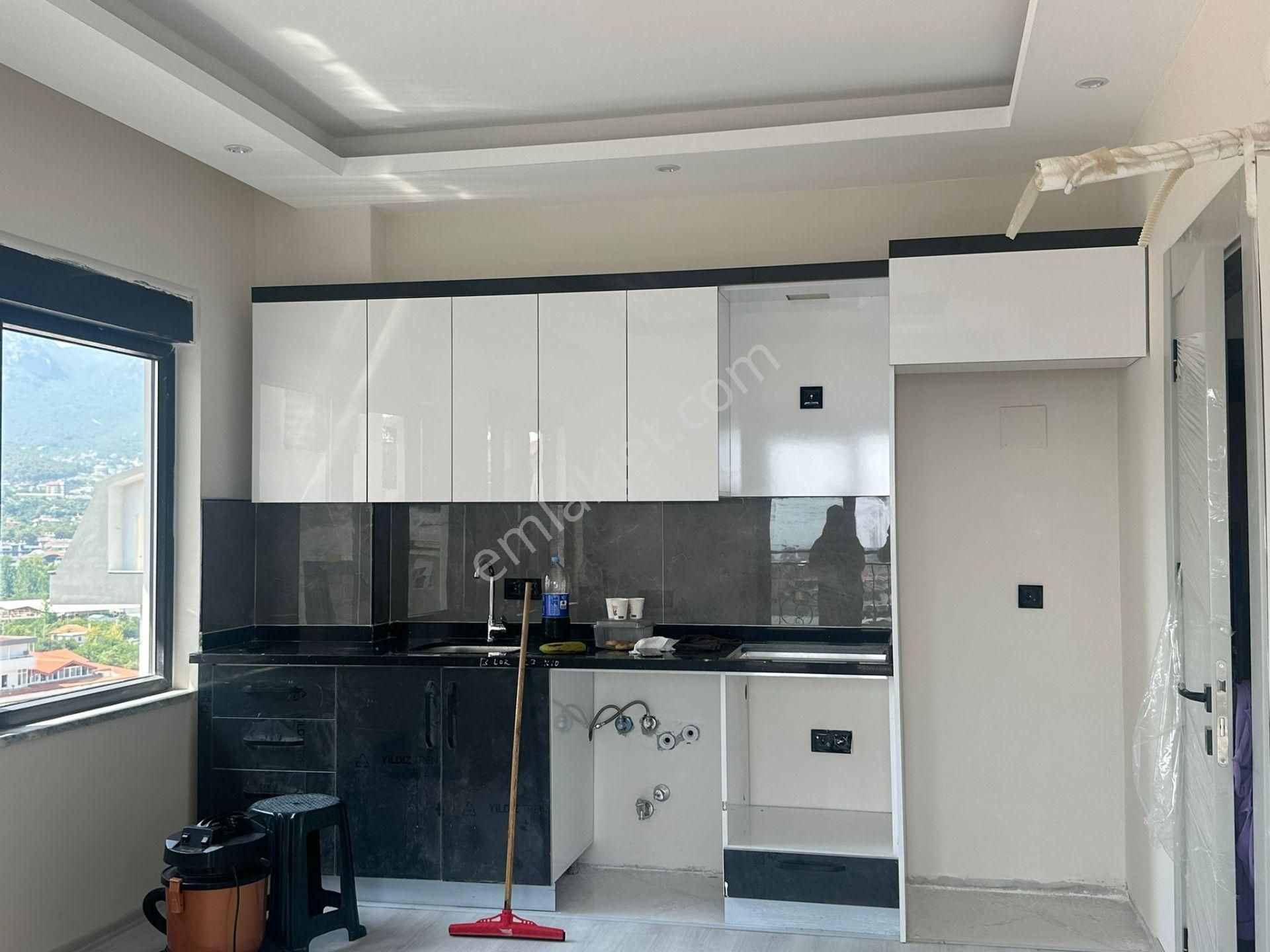 Alanya Oba Mahallesi Kiralık Manzaralı 1+1 Site İçi Sıfır Daire