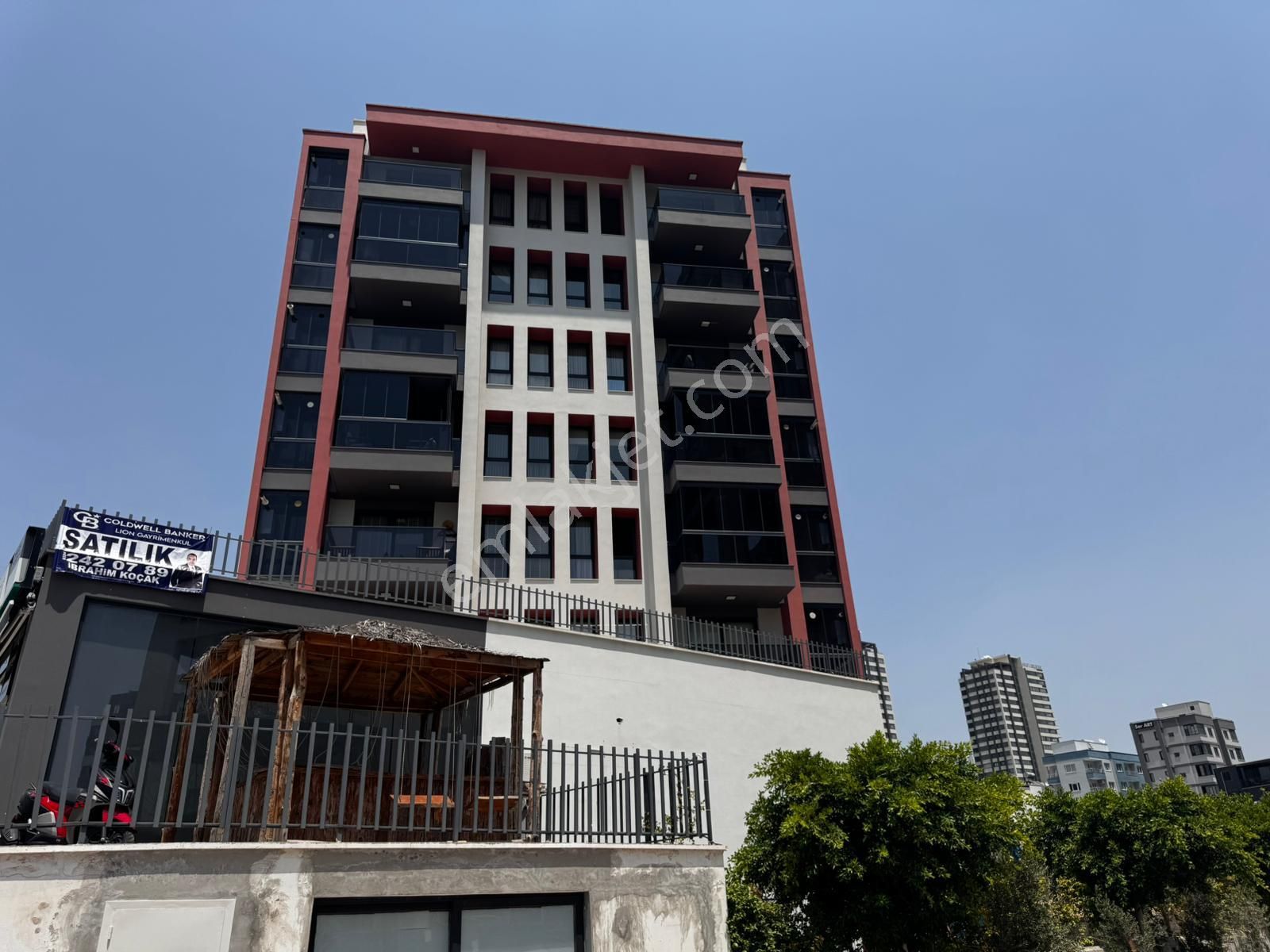 Yenişehir 50.yıl Mah.nevit Kodallı Cadde Üzeri Satılık 3+1 Daire