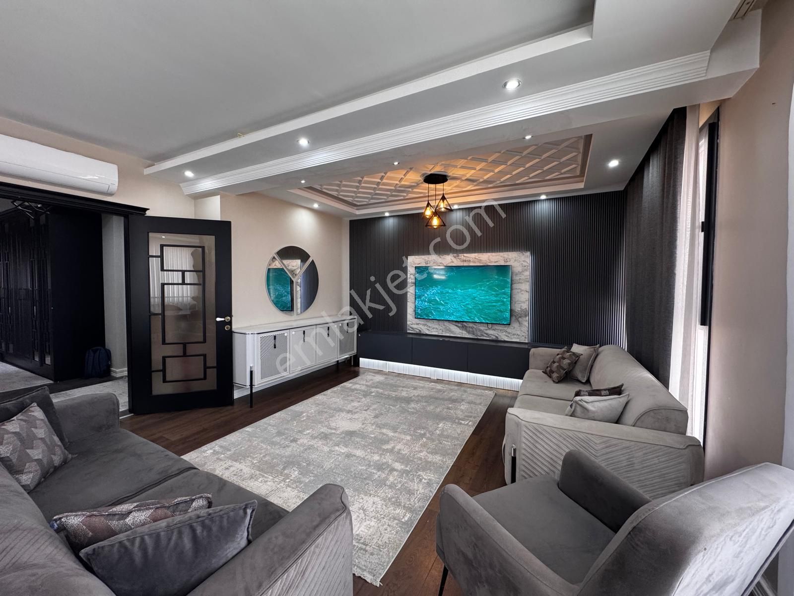 Yenişehir 50.yıl Mah.nevit Kodallı Cadde Üzeri Satılık 3+1 Daire
