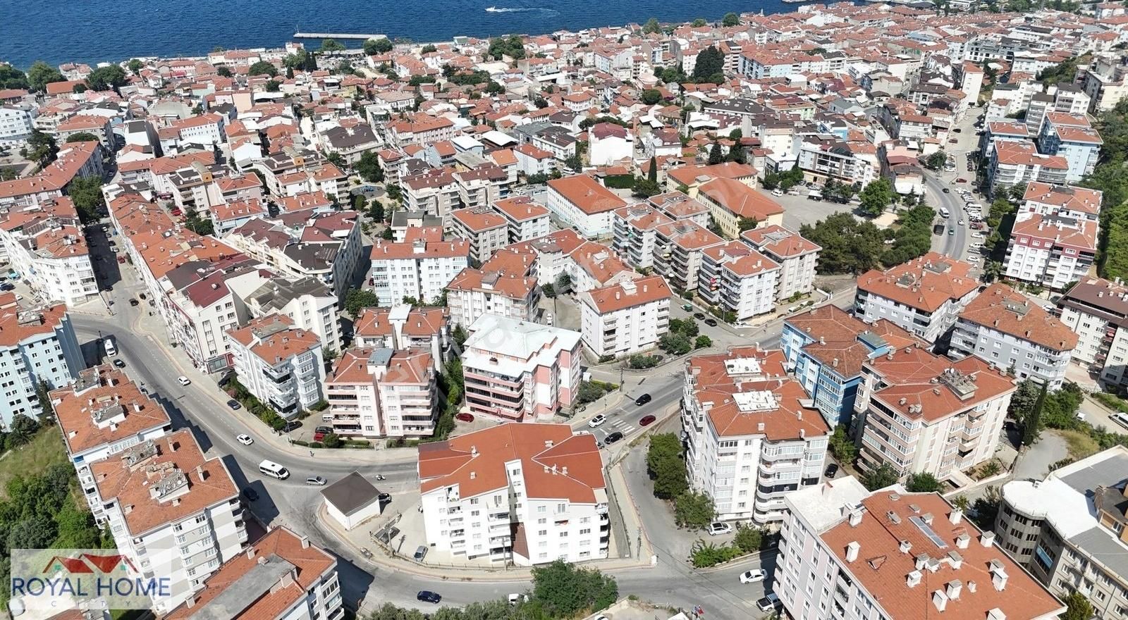 Şükrüçavuş Mh'sinde Deniz Manzaralı Asansörlü 5+1 Dubleks Daire