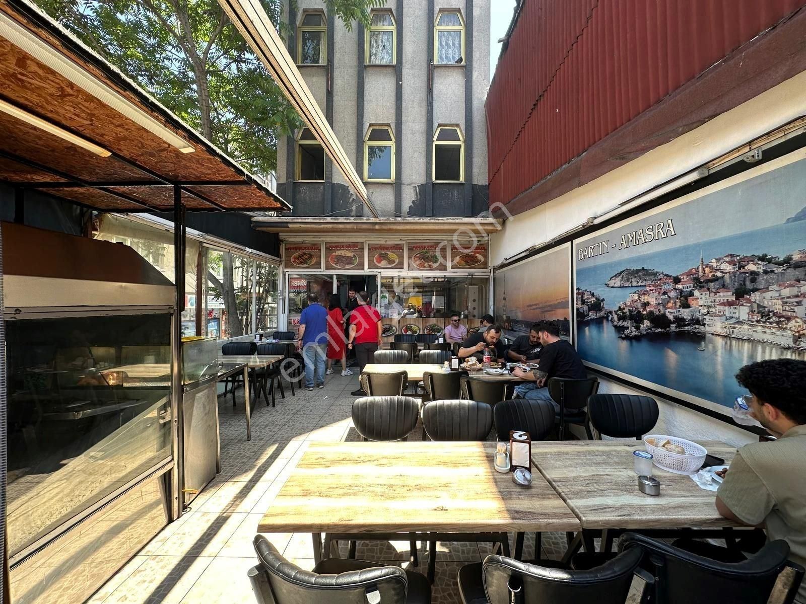 Hasanpaşa Cadde Üstü Bacalı Ön Kullanımlı Dükkan