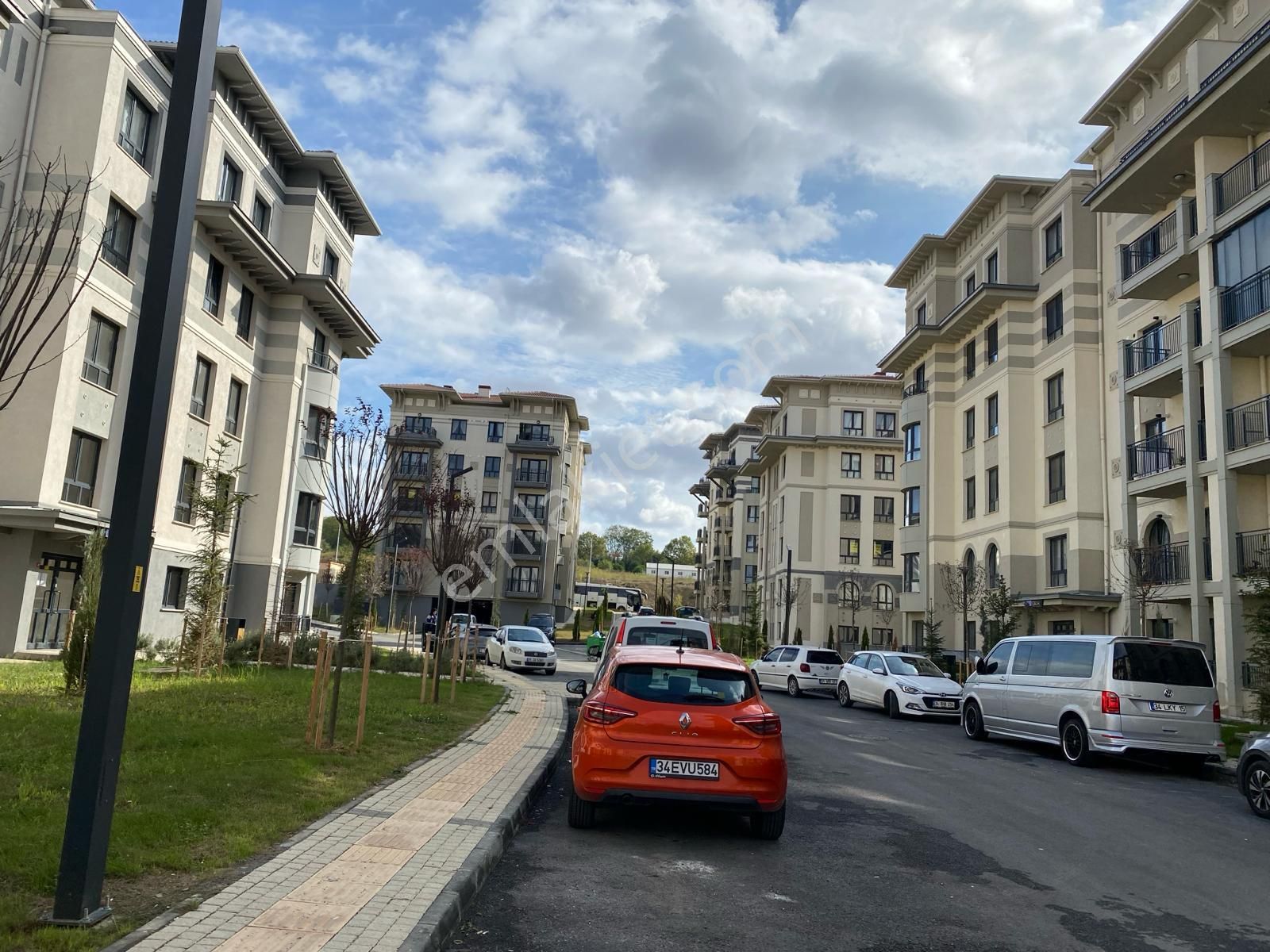 Esenler Selçuklu Sitelerinde Satılık 2+1 110 M2 Fırsat Daire