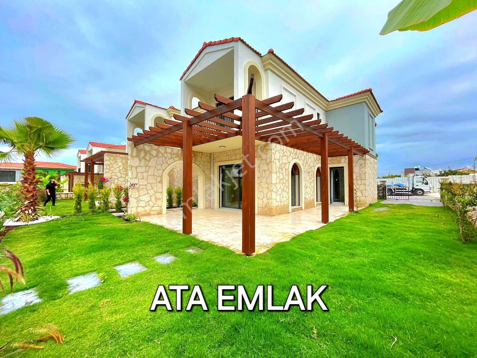 Davutlarda Havuzlu Sitede Özel Otoparklı Geniş Bahçeli 3+1 Sıfır Villa