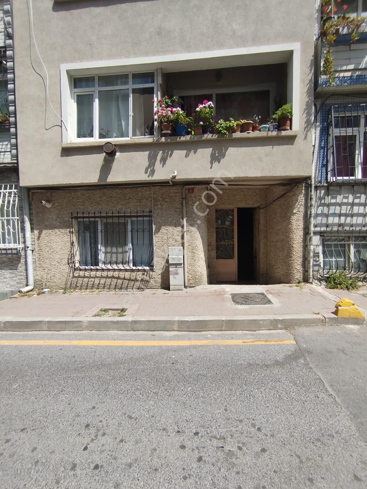 Çapa İstiklal Gayrımenkul Den Müstakil Bahçeli 1+1 Giriş Kat Kiralık Daire