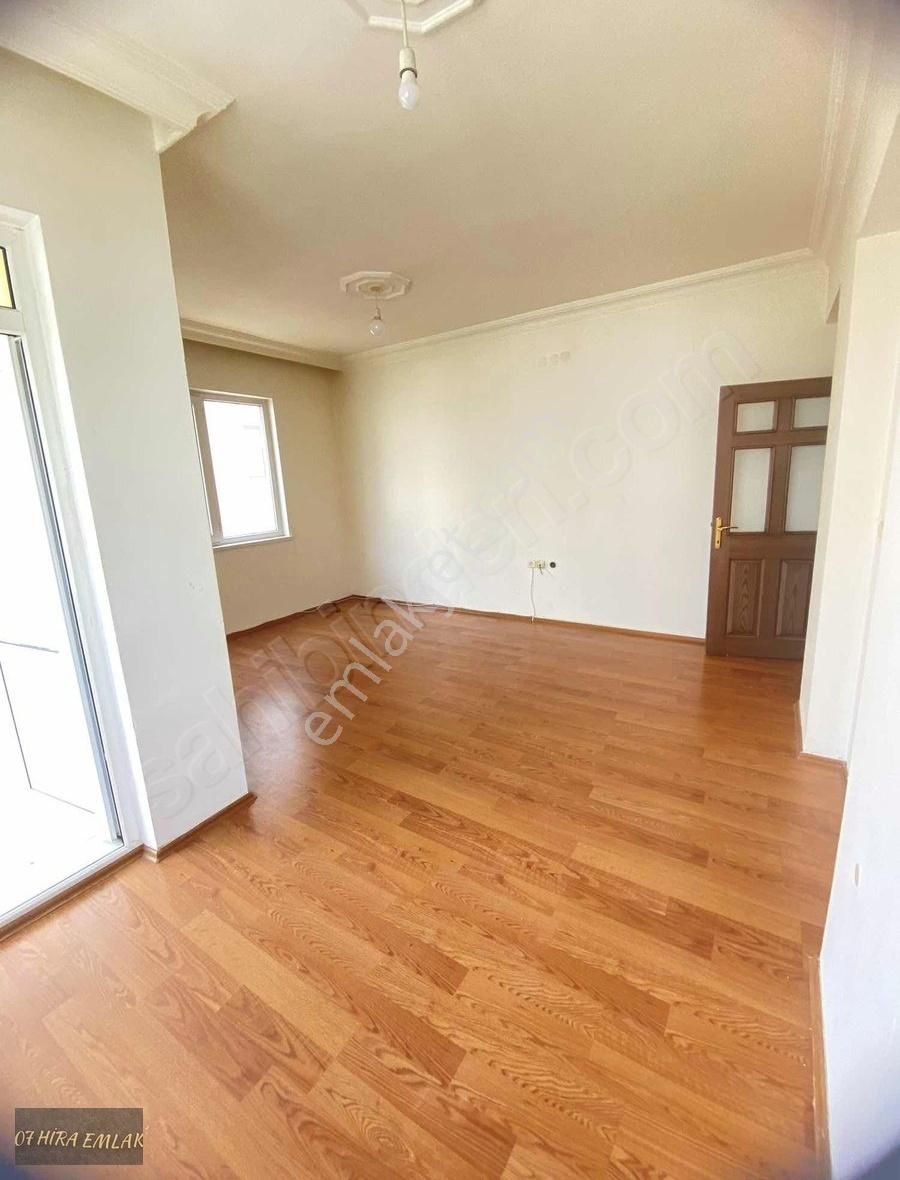 Yeşilyurtta Katta Geniş 2+1 Boş Kiralık Daire