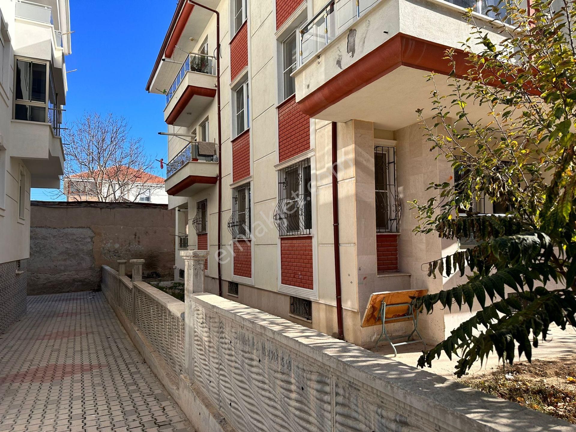 Çeltek Mahallesi'nde Merkezi Konumda 2+1 Satılık Daire!
