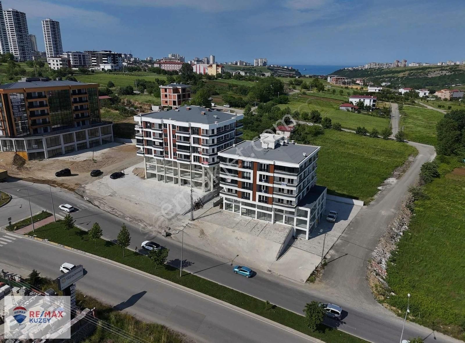 Rte Bulvarına Cephe Geniş Vitrinli Asma Katlı Kiralık Dükkan