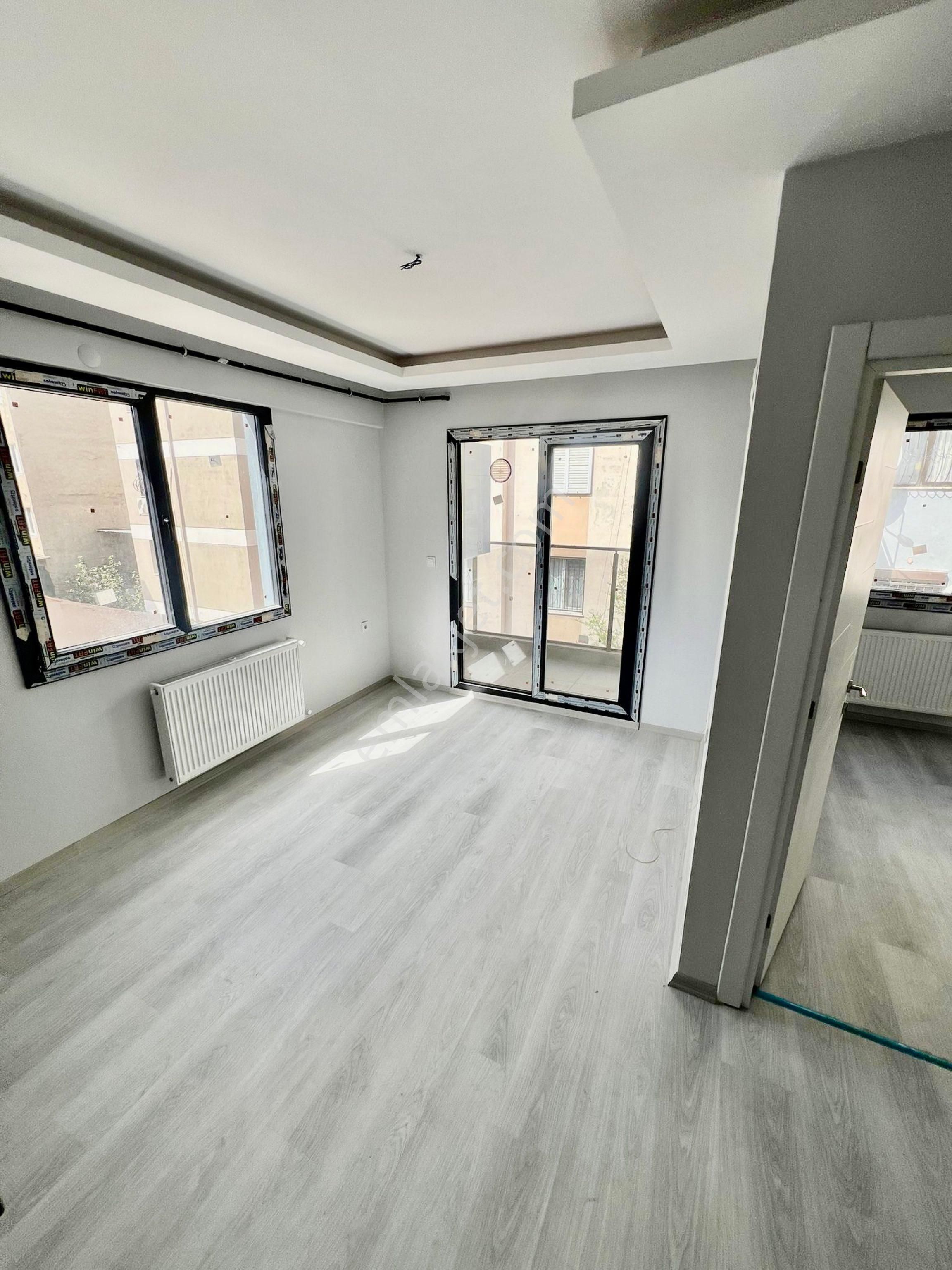 Akalından İzmir Parka Yürüme Mesafesinde Yatırımlık 1+1