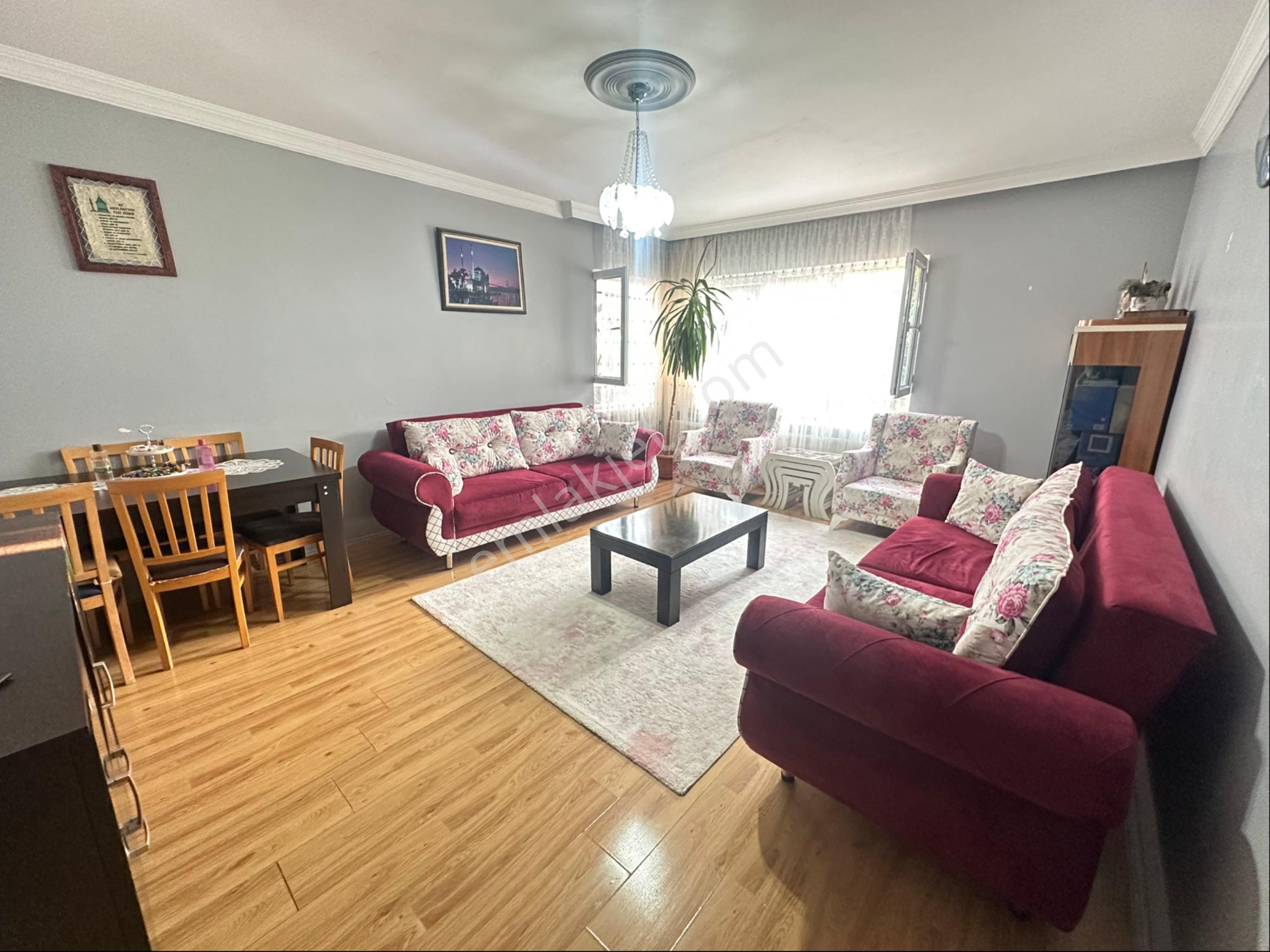 Reşadiye’den Dikmen Naci Çakır Mah Cadde Yakınında 3+1 120 M2 Daire