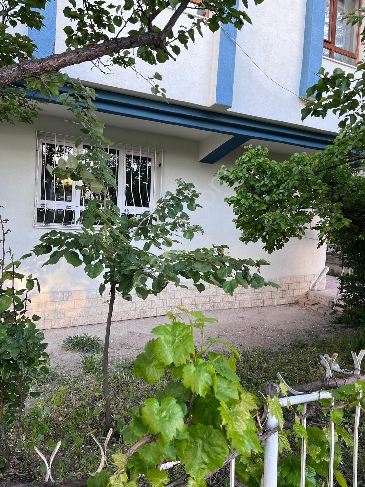 Şafaktepe'de 90m2 2+1 Balkonlu Bağımlı Düz Giriş Kombili Kiralık Daire