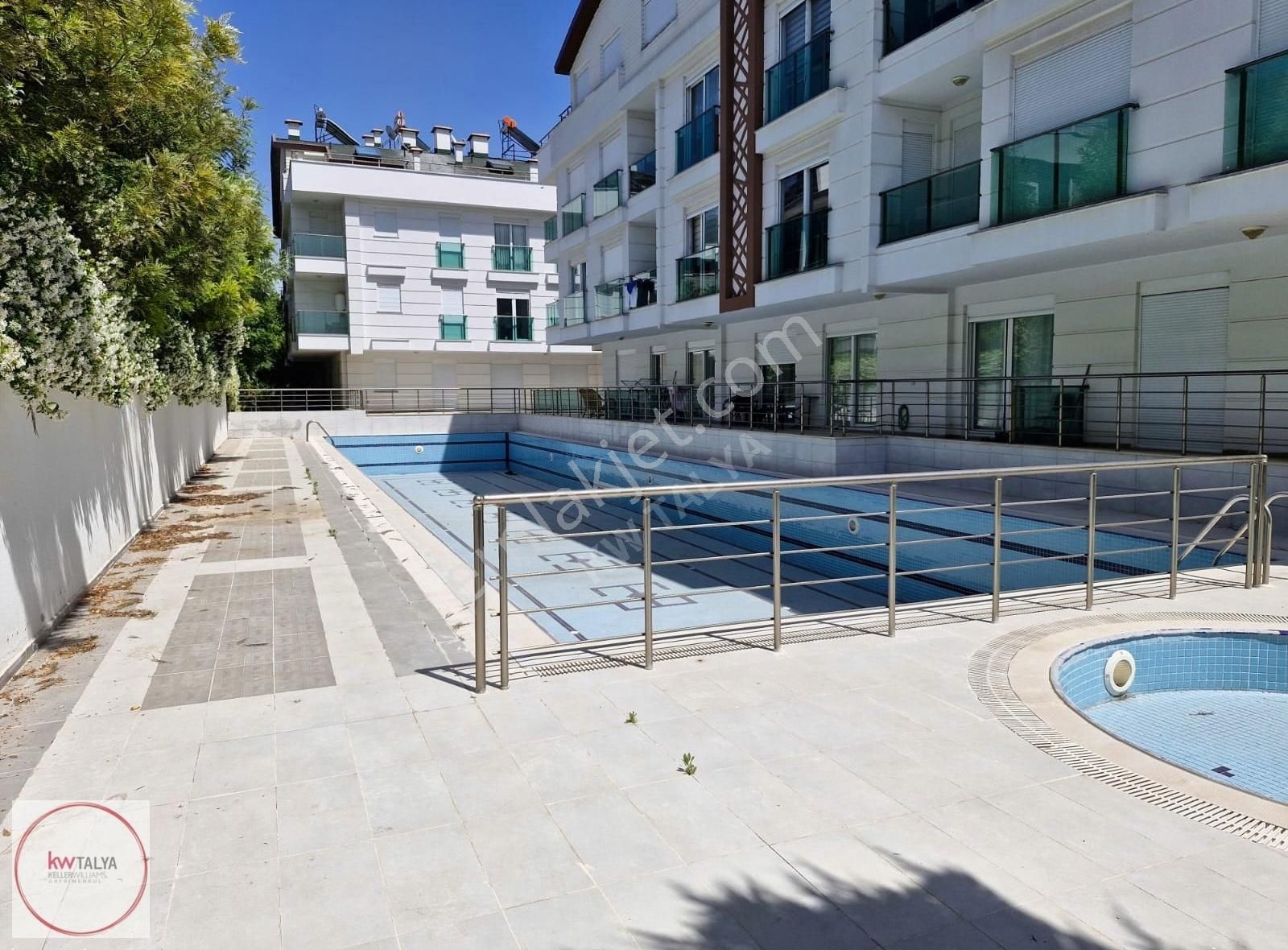 Kapalı Otoparklı, Eşyalı, Havuzlu Sitede 1+1 Kiralık