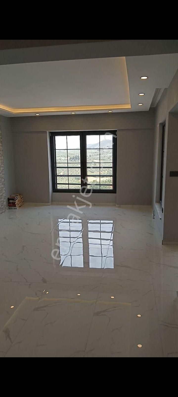 Almaya Değer 2+1 Ara Kat Kuşadası Değirmendere
