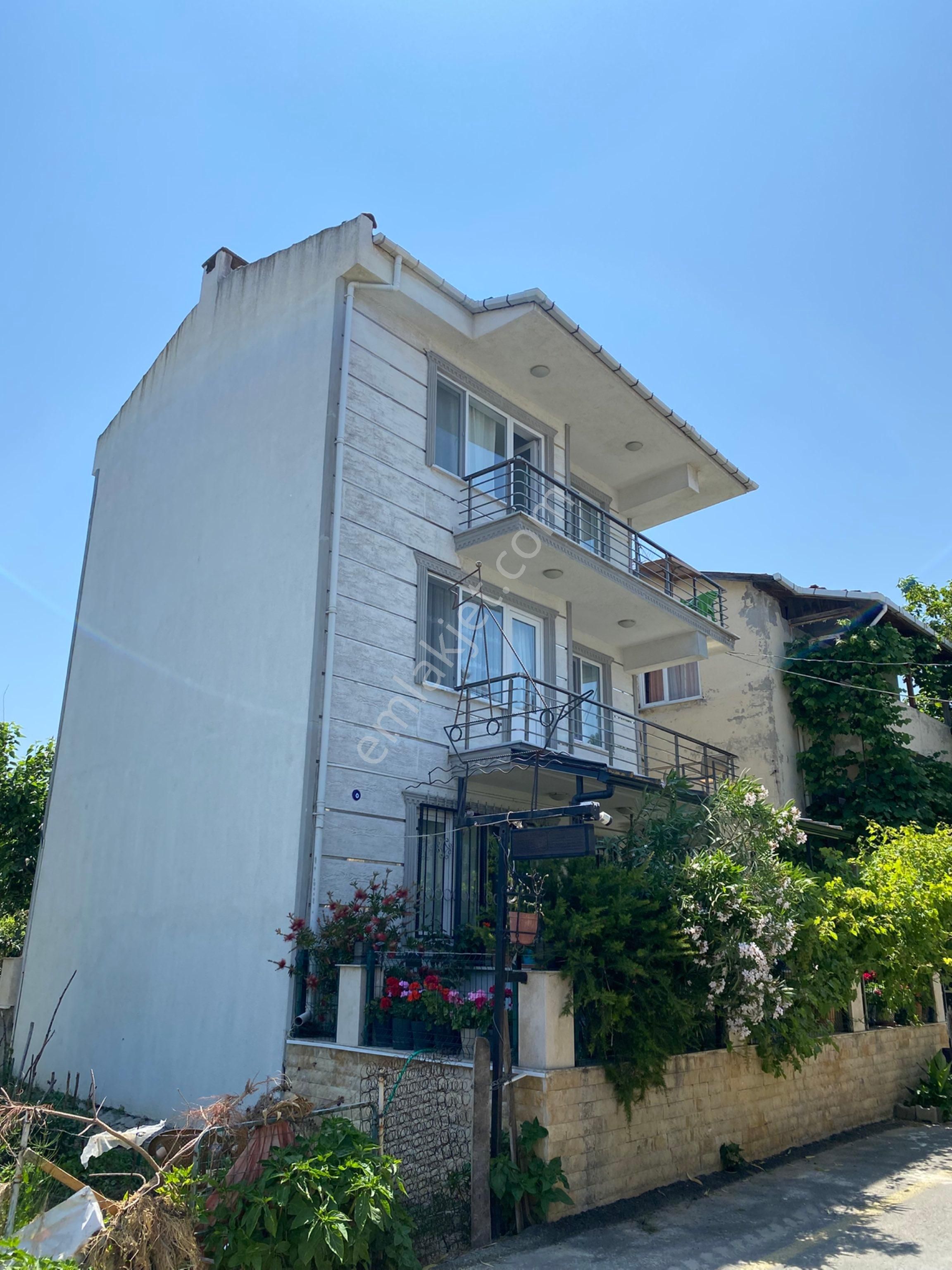 !!bilge Emlak’tan Kumbağ’da 3 Katlı Villa Denize 200 M2 Mesafede