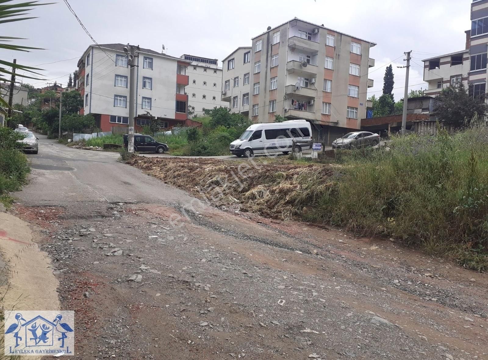 Gebze Hürriyet Mahallesinde Caddeye Yakın Müstakil 409 M2 Arsa