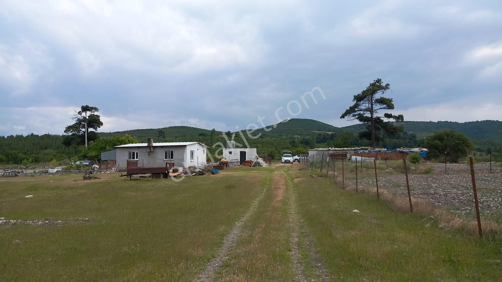 Manisa Yunusemre Gökçeler Köyü Satılık 1500 M2 Hisseli Tarla