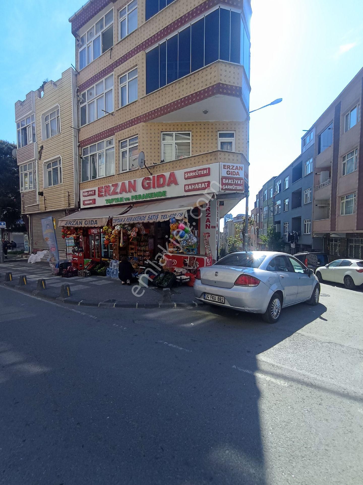 Bagcılar Yüzyıl Salı Pazarında İki Katlı Dükkan Yeni