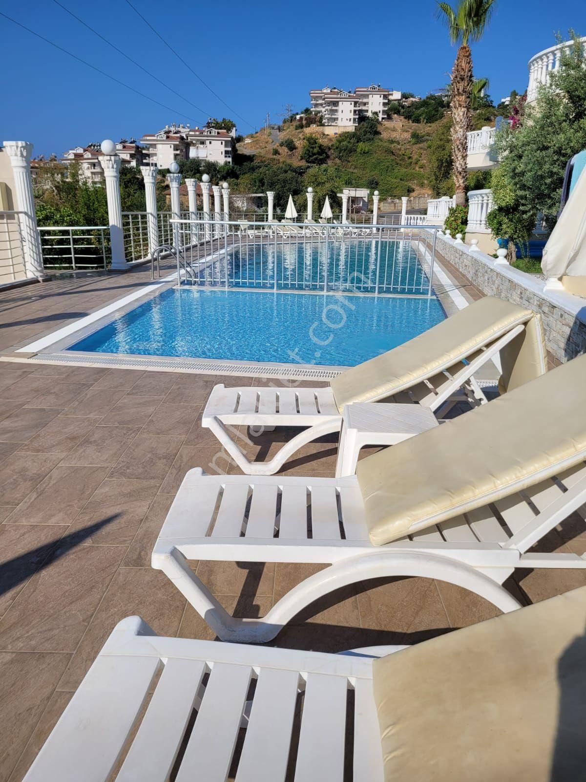 Alanya Tepe Lüks Satılık 3+1 Villa