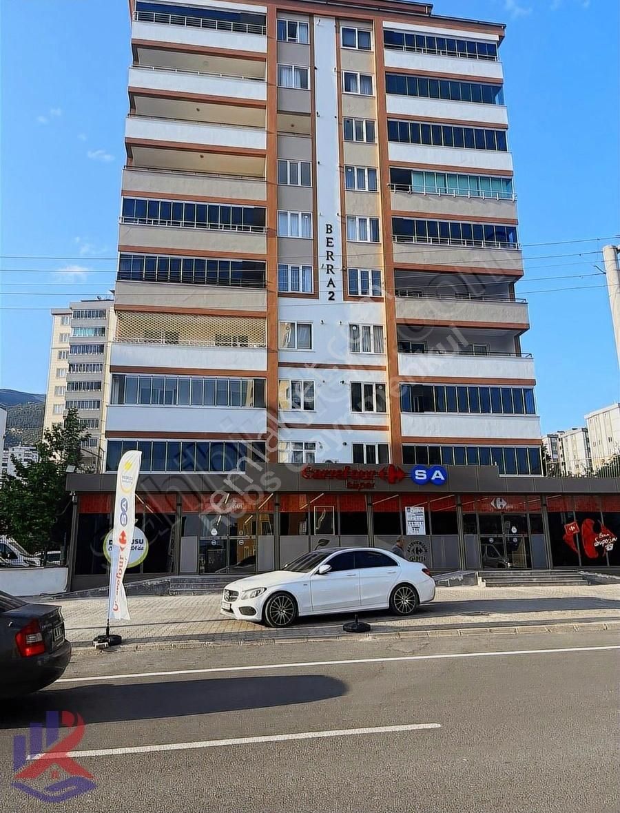 Reos'dan Haydarbey Kafeler Caddesinde, Cadde Üzeri Geniş 3+1