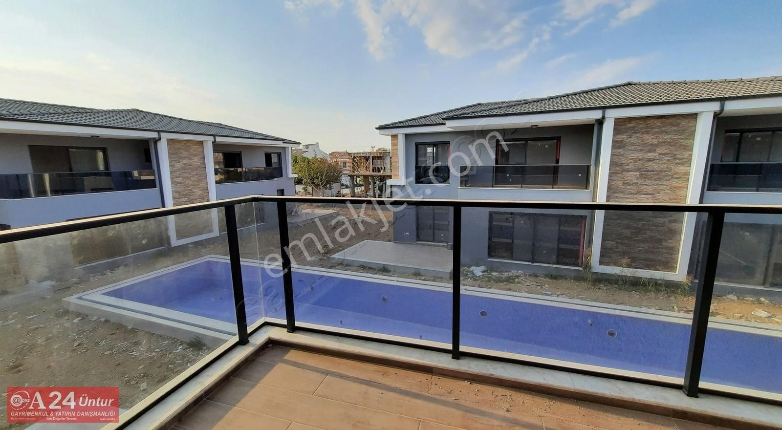 Urla Kalabak' Ta Kiralık Site İçinde 4+1 Havuzlu Villa