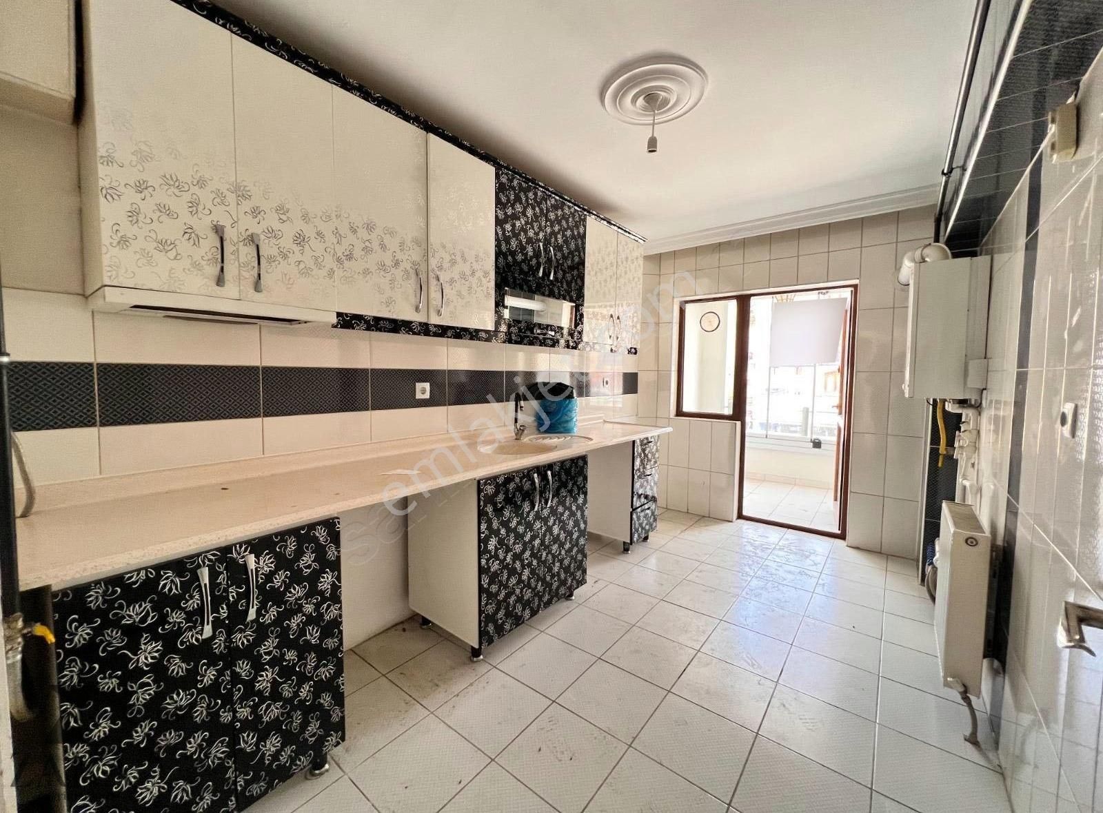 ▄zara▄samsun Yolu Yakını Ana Cd Üzeri Ara Katta 3+1 125m² Daire