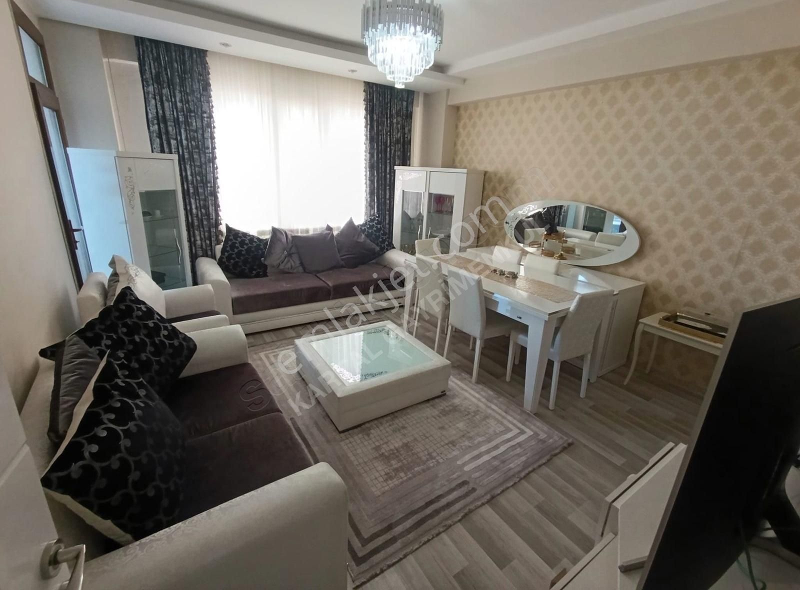 Bağcılar Ahmet Kaya Caddesinde Dayalı Döşeli 3+1 Kiralık Daire