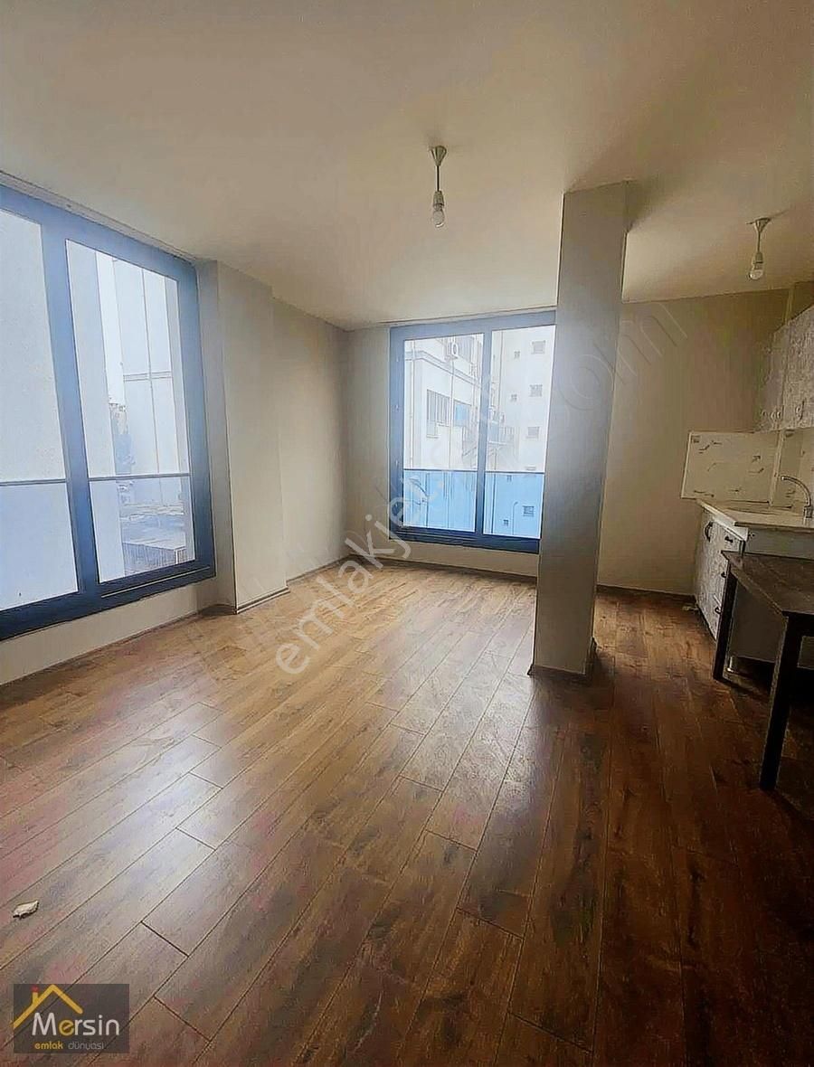 Cumhuriyet'te 1+1 Eşyasız Klimalı Kiralık Daire