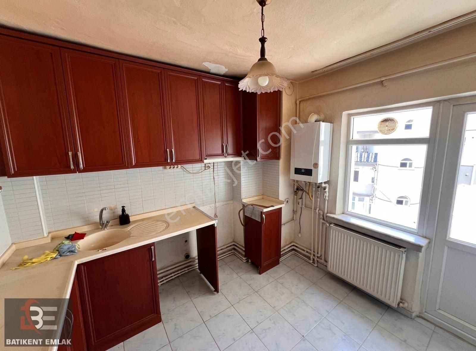 Batıkent Emlak'tan Ergazi Mah Ara Kat 3+1 Ferah Satılık